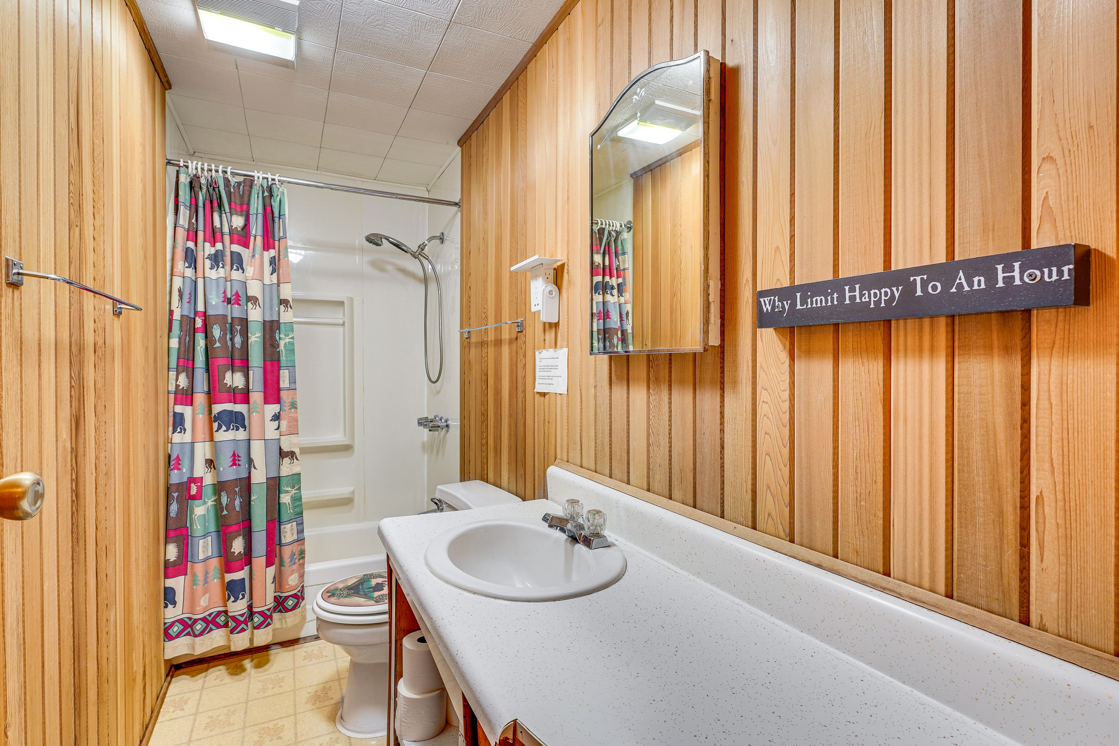 Full Bathroom | Towels Provided