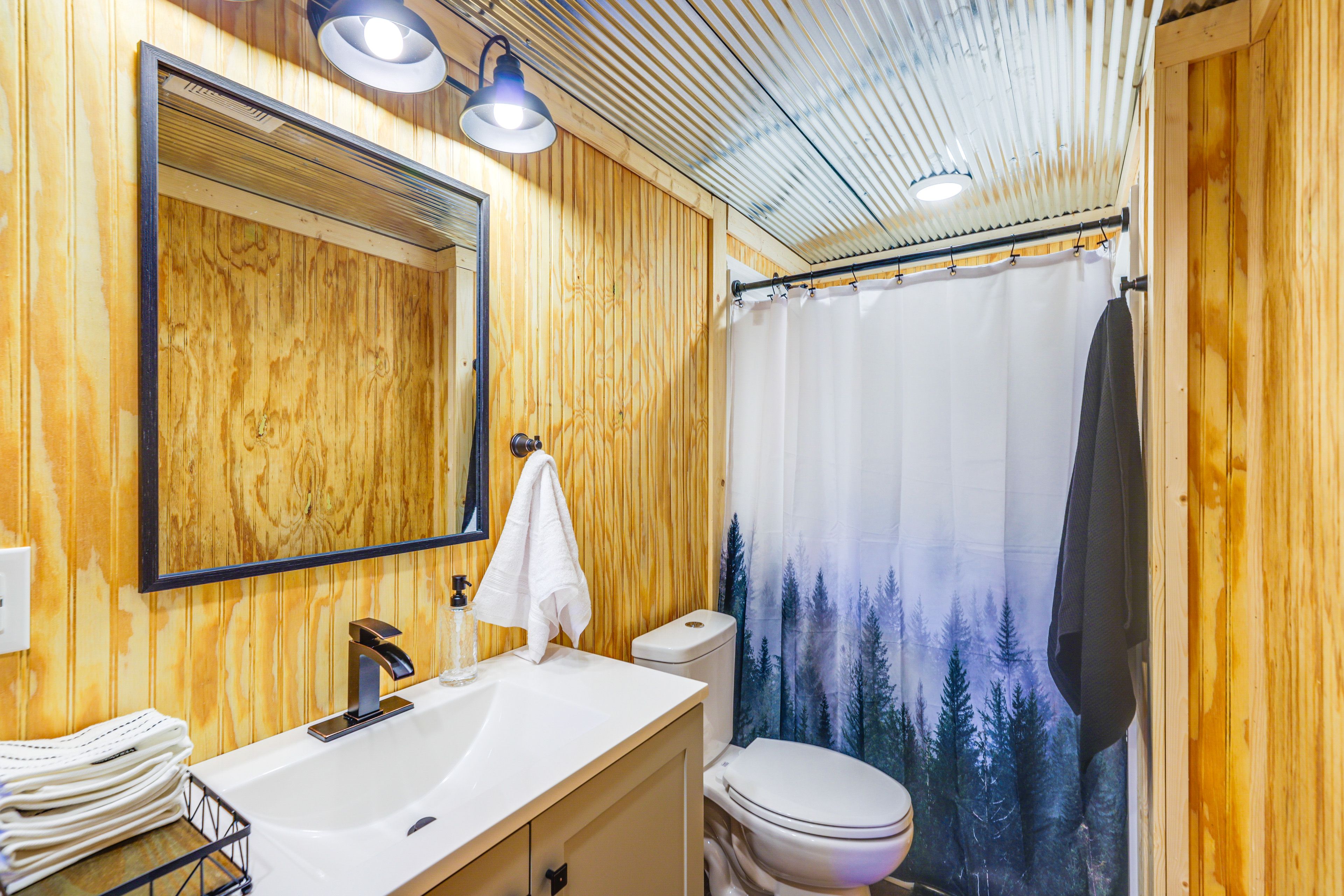 Full Bathroom | Washer & Dryer