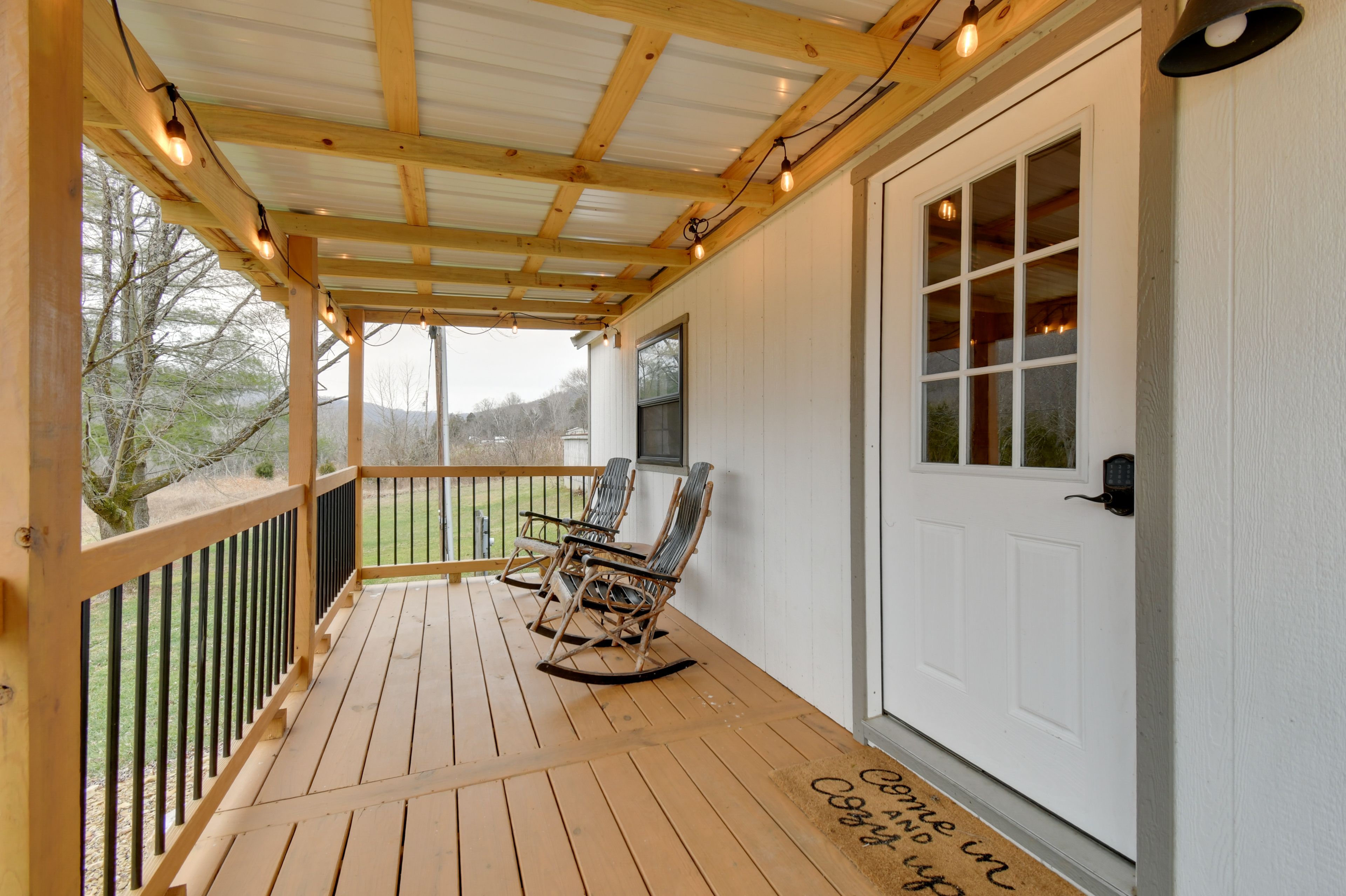 Private Deck | Outdoor Seating