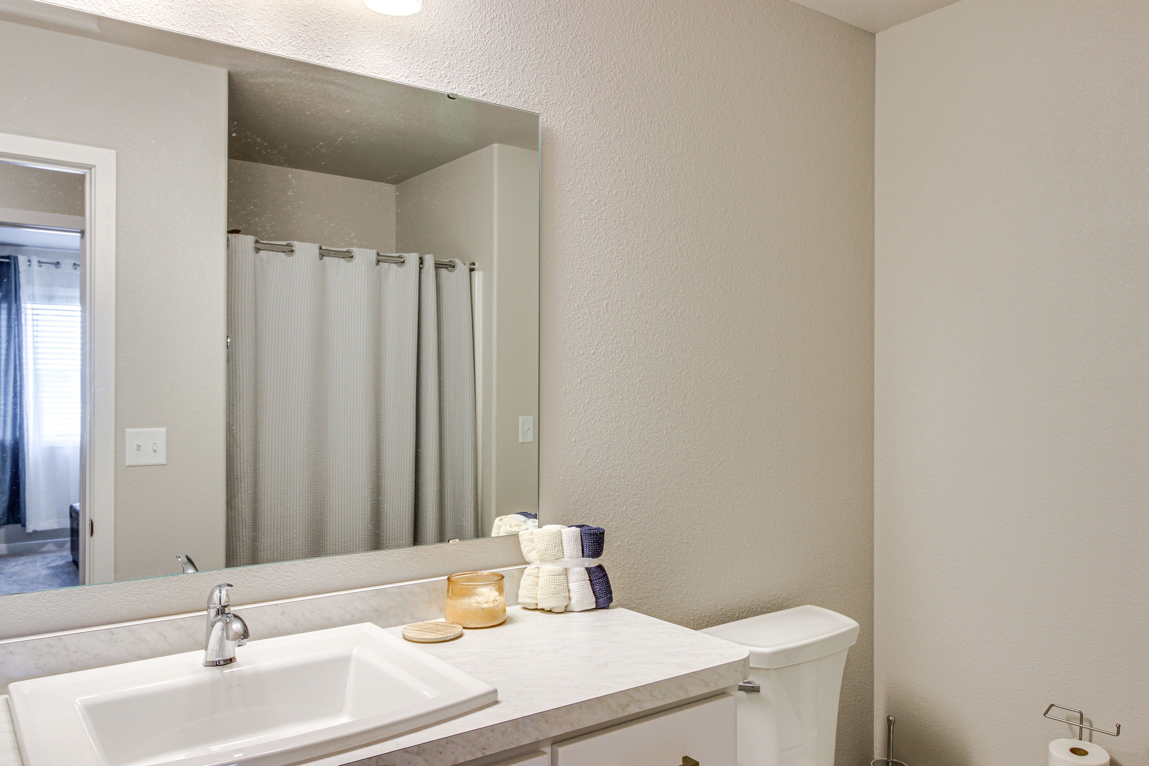 Bathroom | Complimentary Toiletries | 2nd Floor