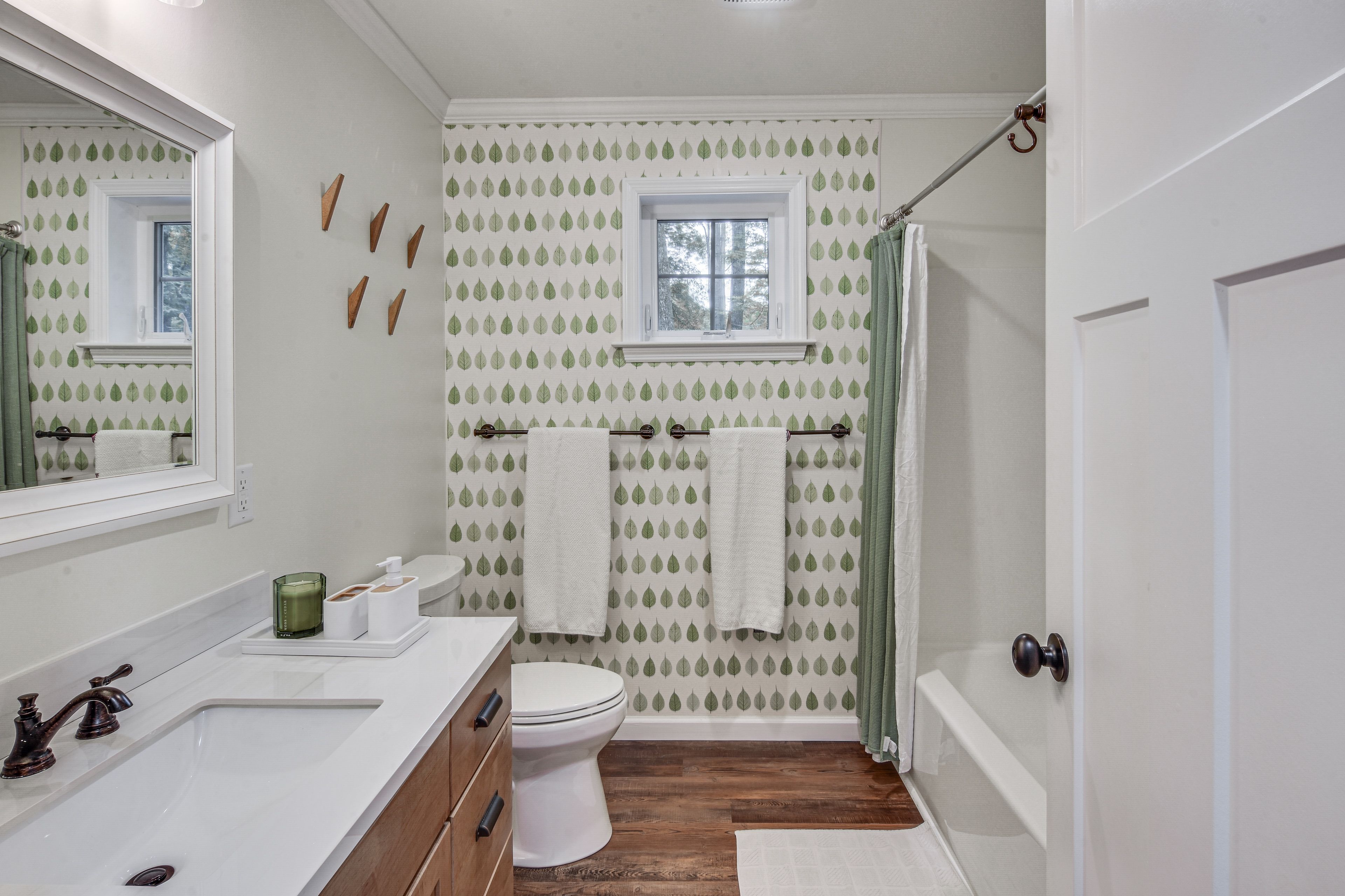 Full Bathroom | 1st Floor | Shower/Tub Combo