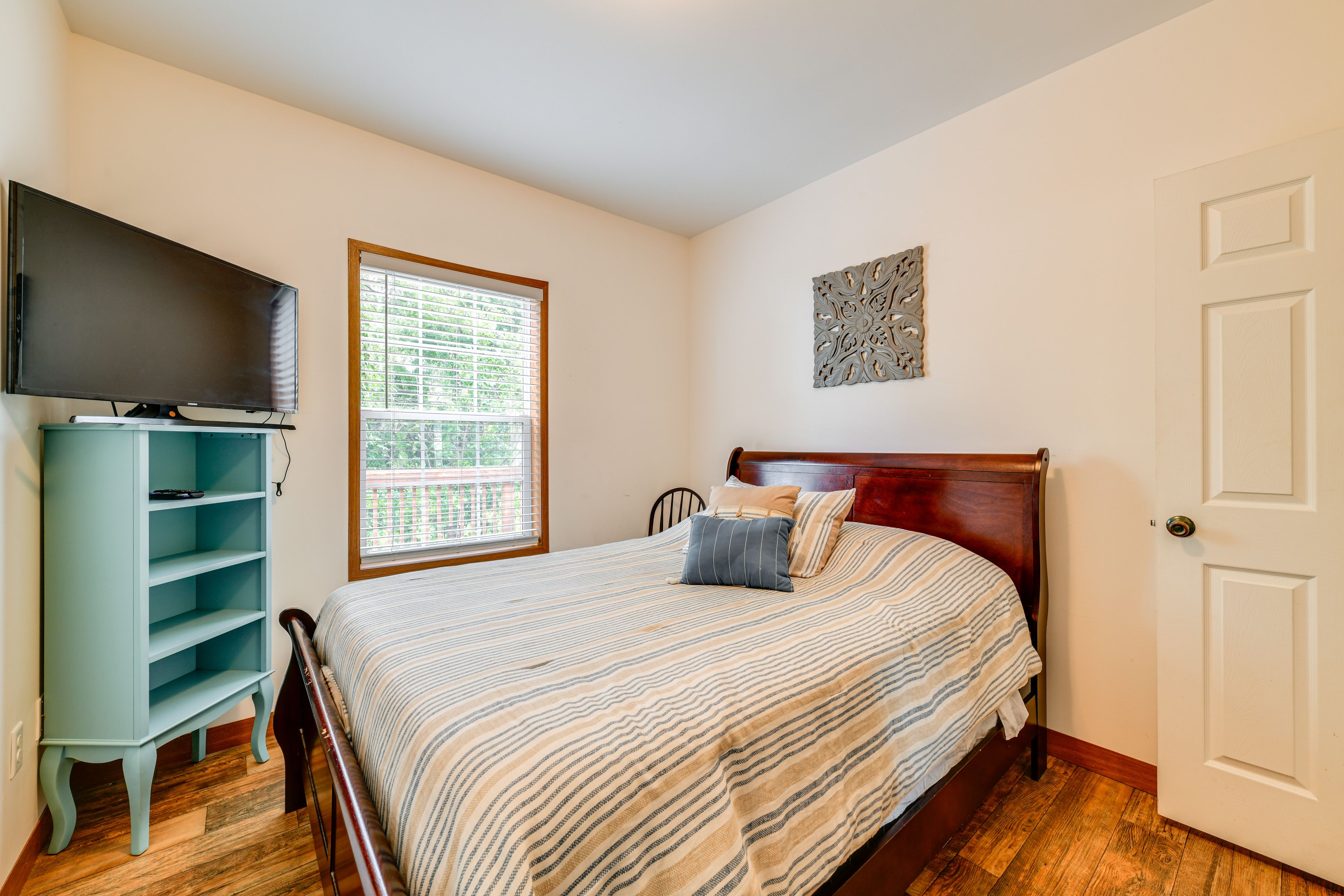 Bedroom 2 | Queen Bed | 1st Floor