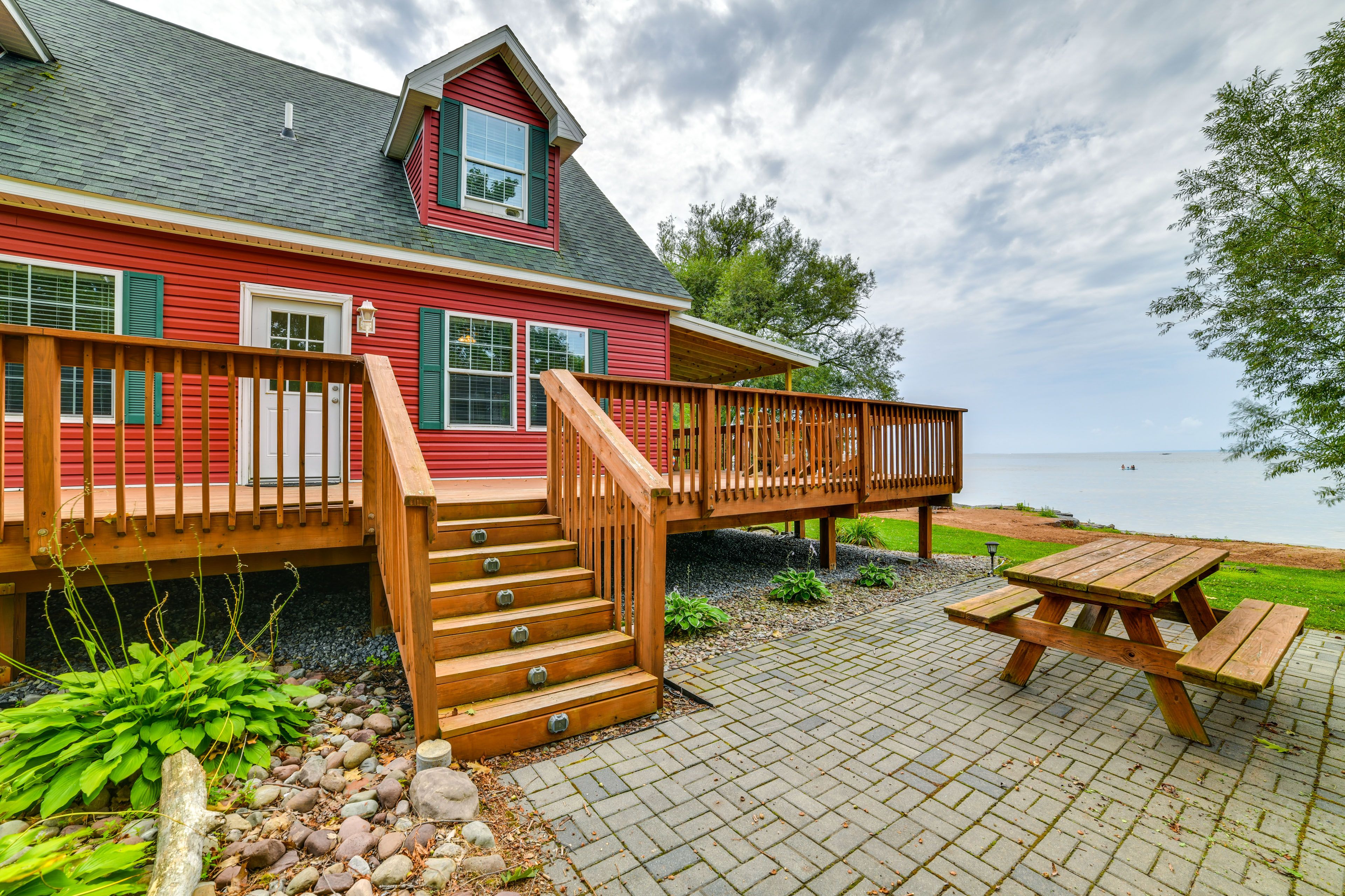 Private Patio | Dining Space | ~9 Mi to The Wild Animal Park