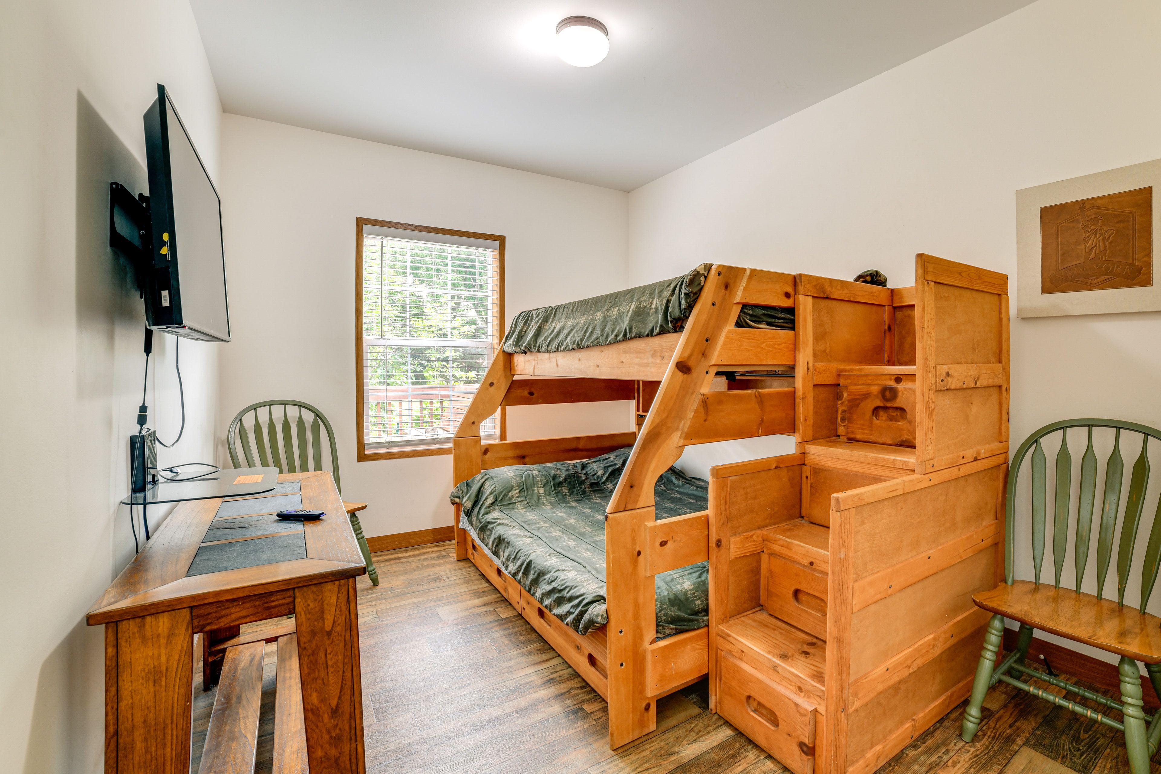 Bedroom 3 | Twin/Full Bunk Bed w/ Twin Trundle | 1st Floor