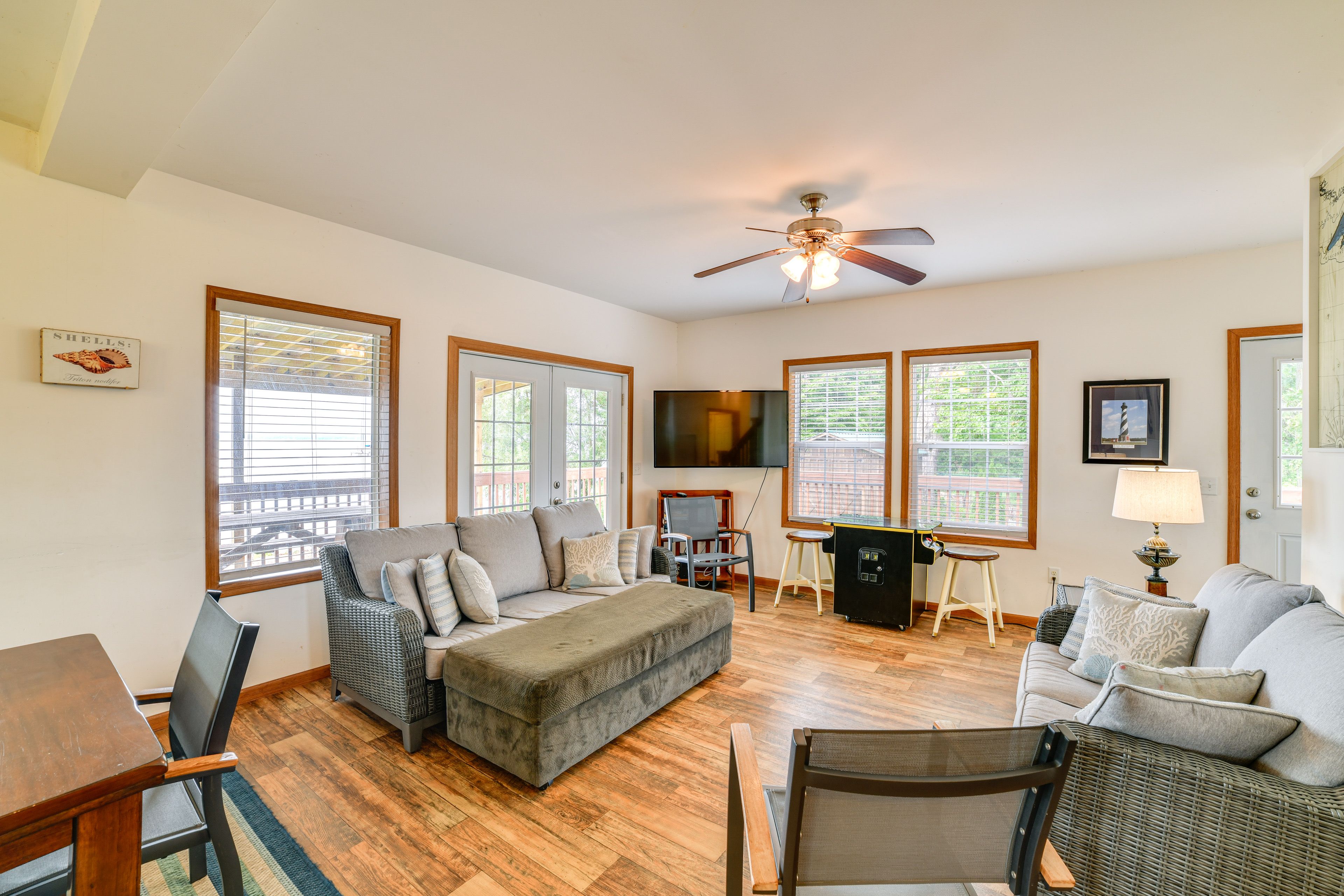 Living Room | Arcade Machine | Smart TV | 1st Floor