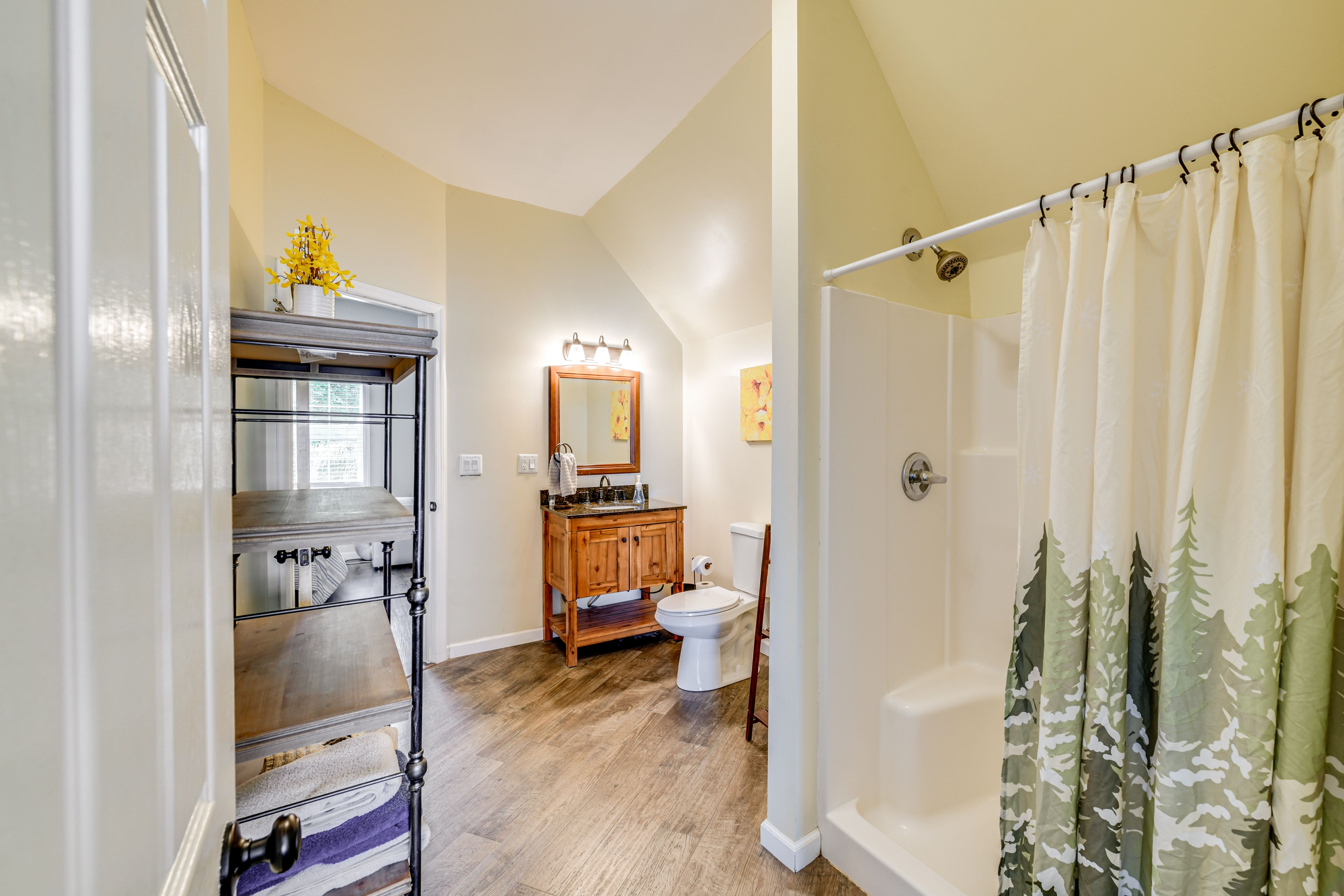 Shared En-Suite Bathroom | 2nd Floor
