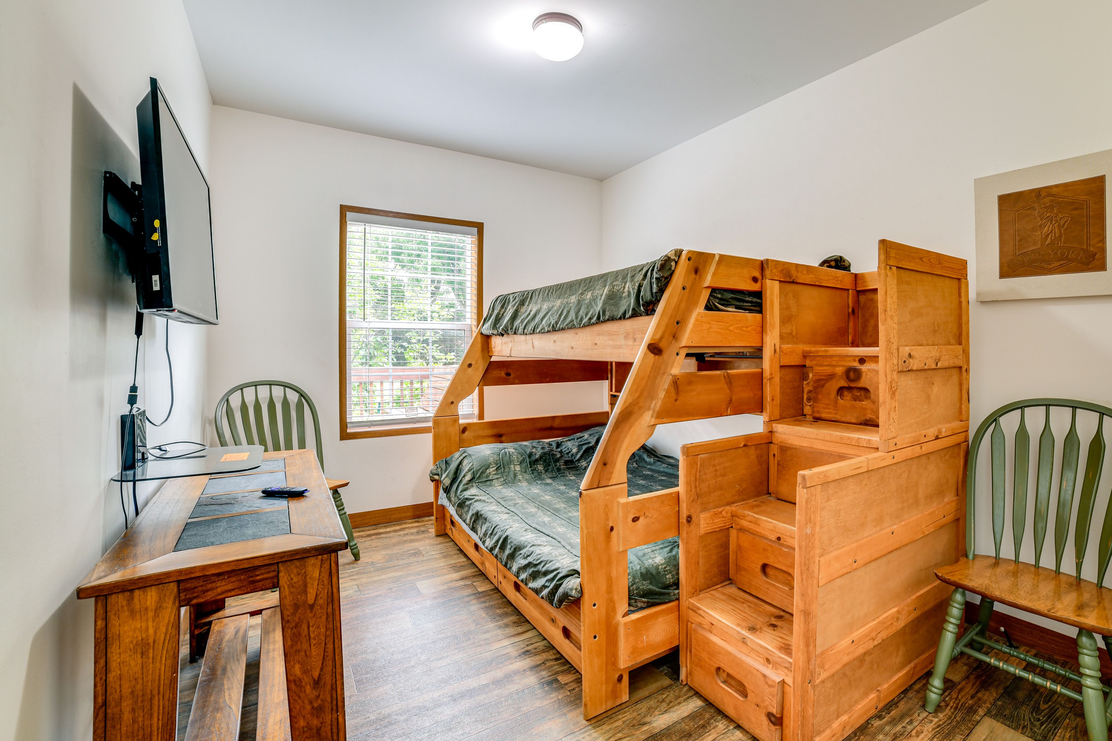 Bedroom 3 | Twin/Full Bunk Bed w/ Twin Trundle | 1st Floor