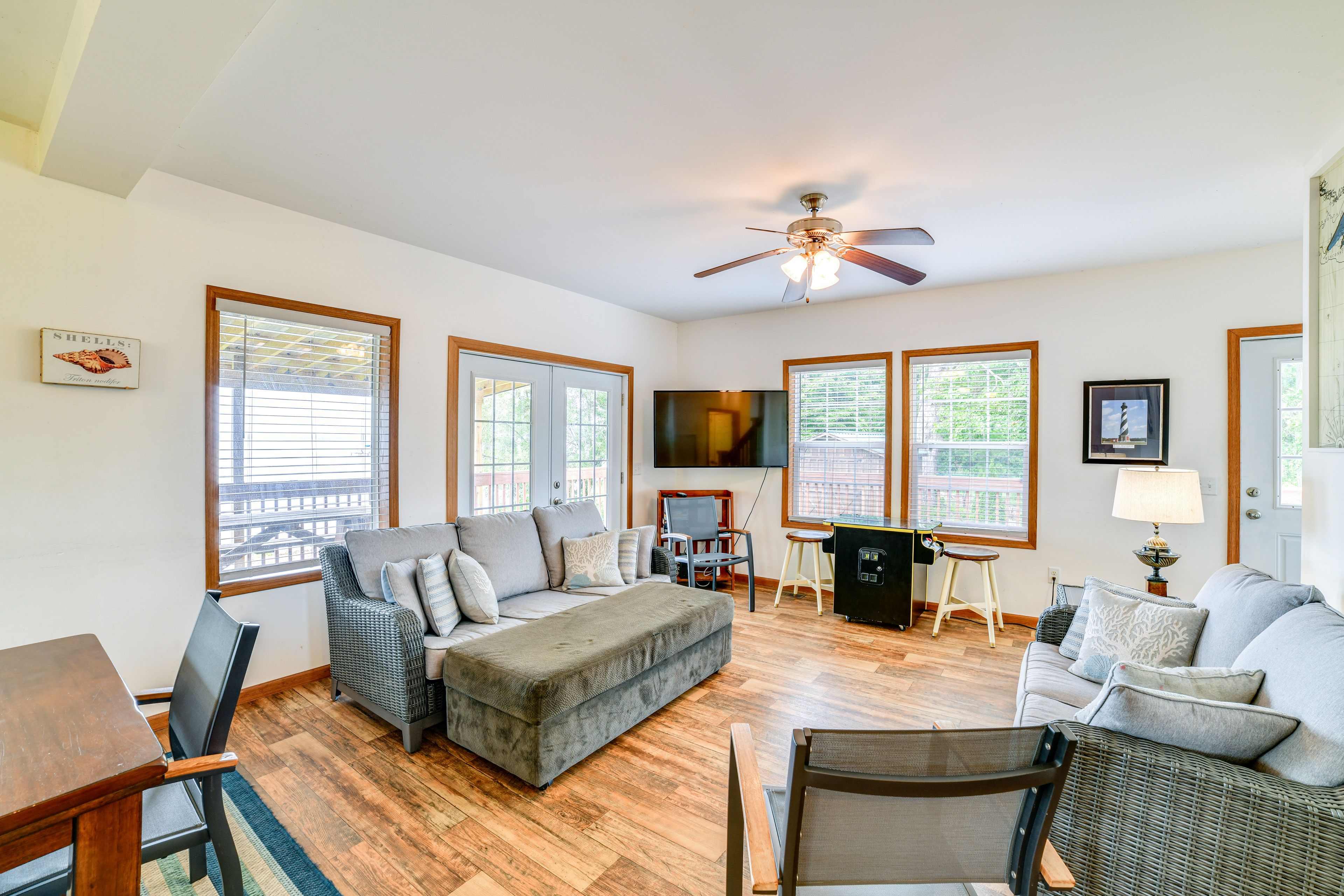 Living Room | Arcade Machine | Smart TV | 1st Floor