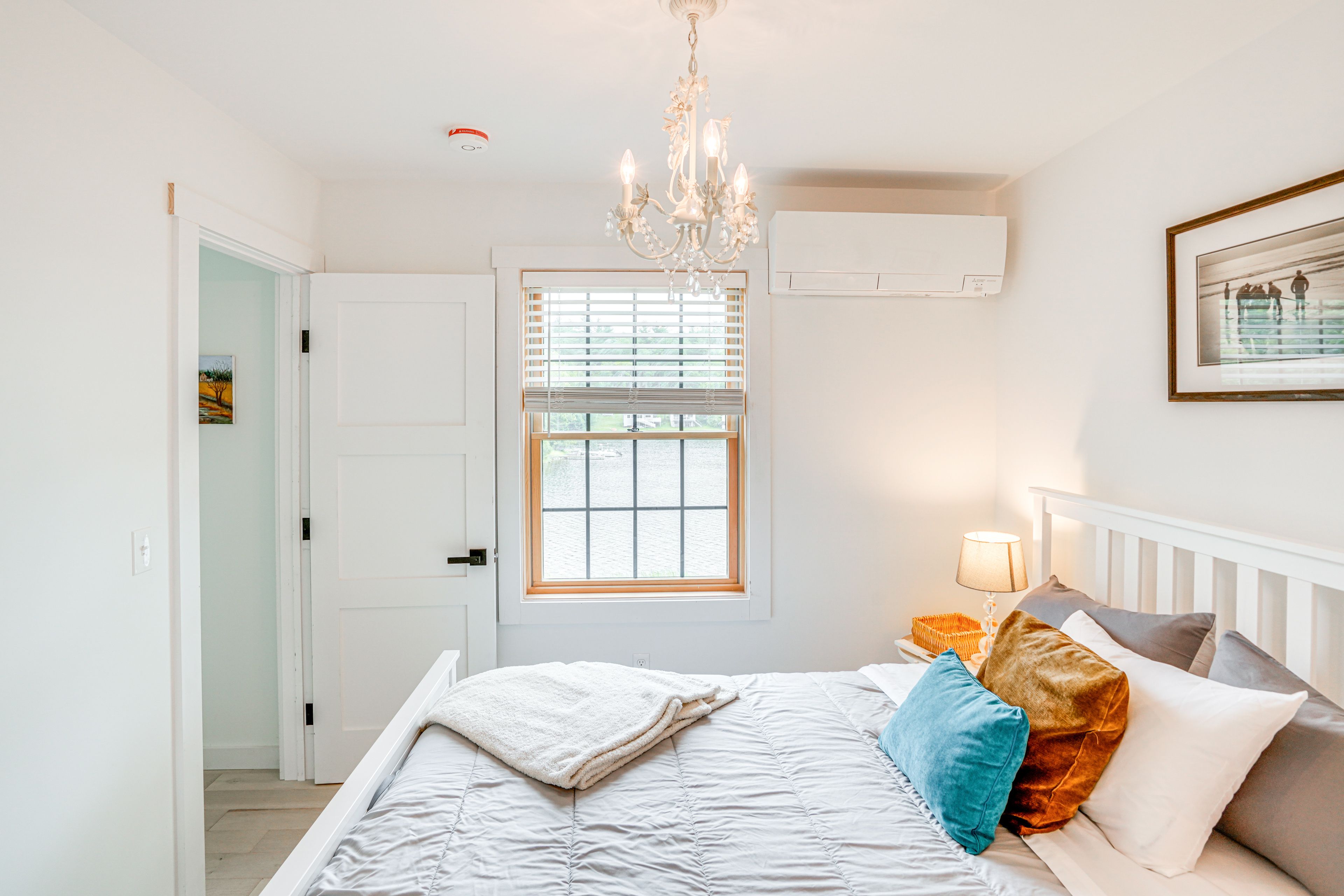 Bedroom 2 | Queen Bed | Upper Level | En-Suite Bathroom
