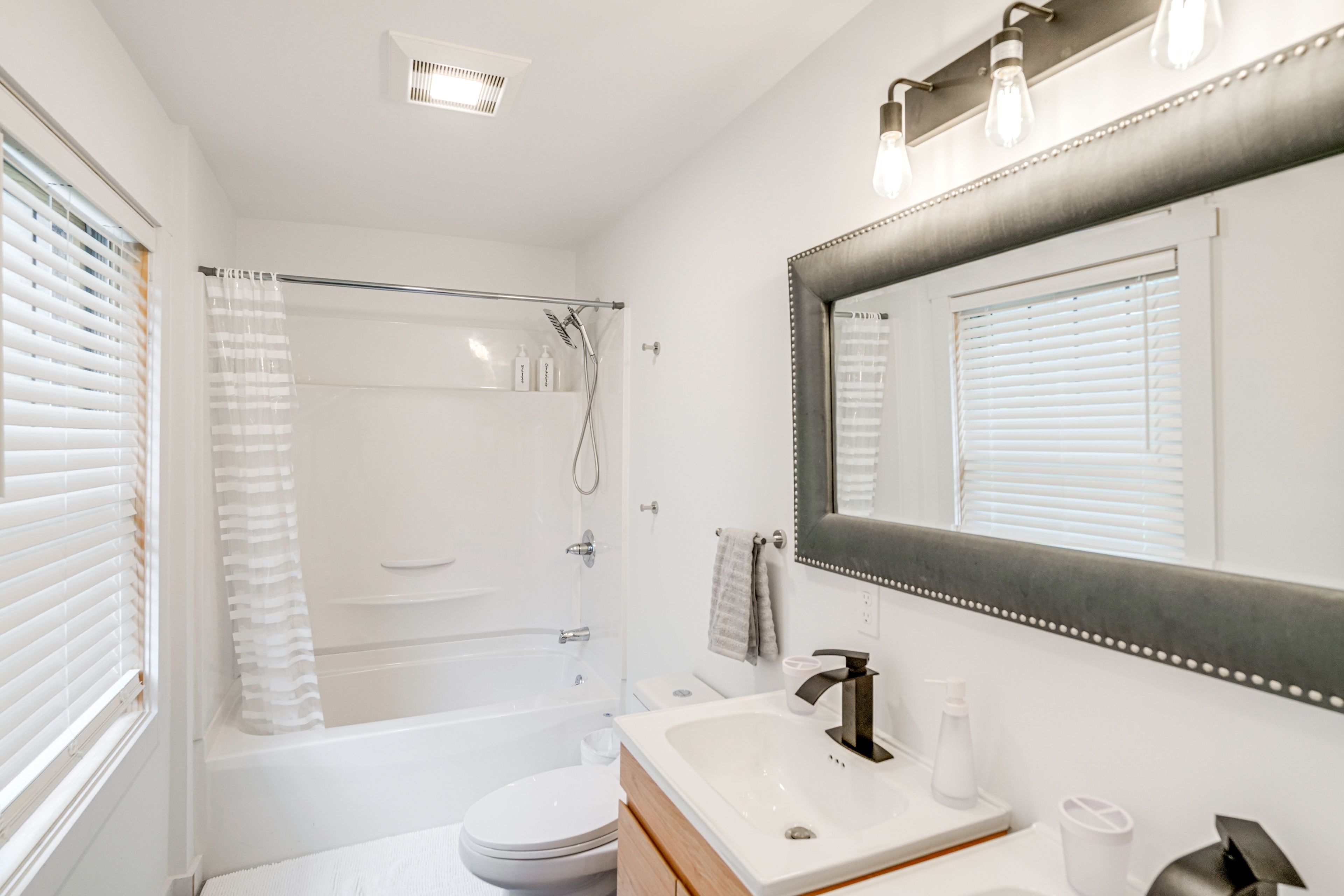 Full Bathroom | Upper Level