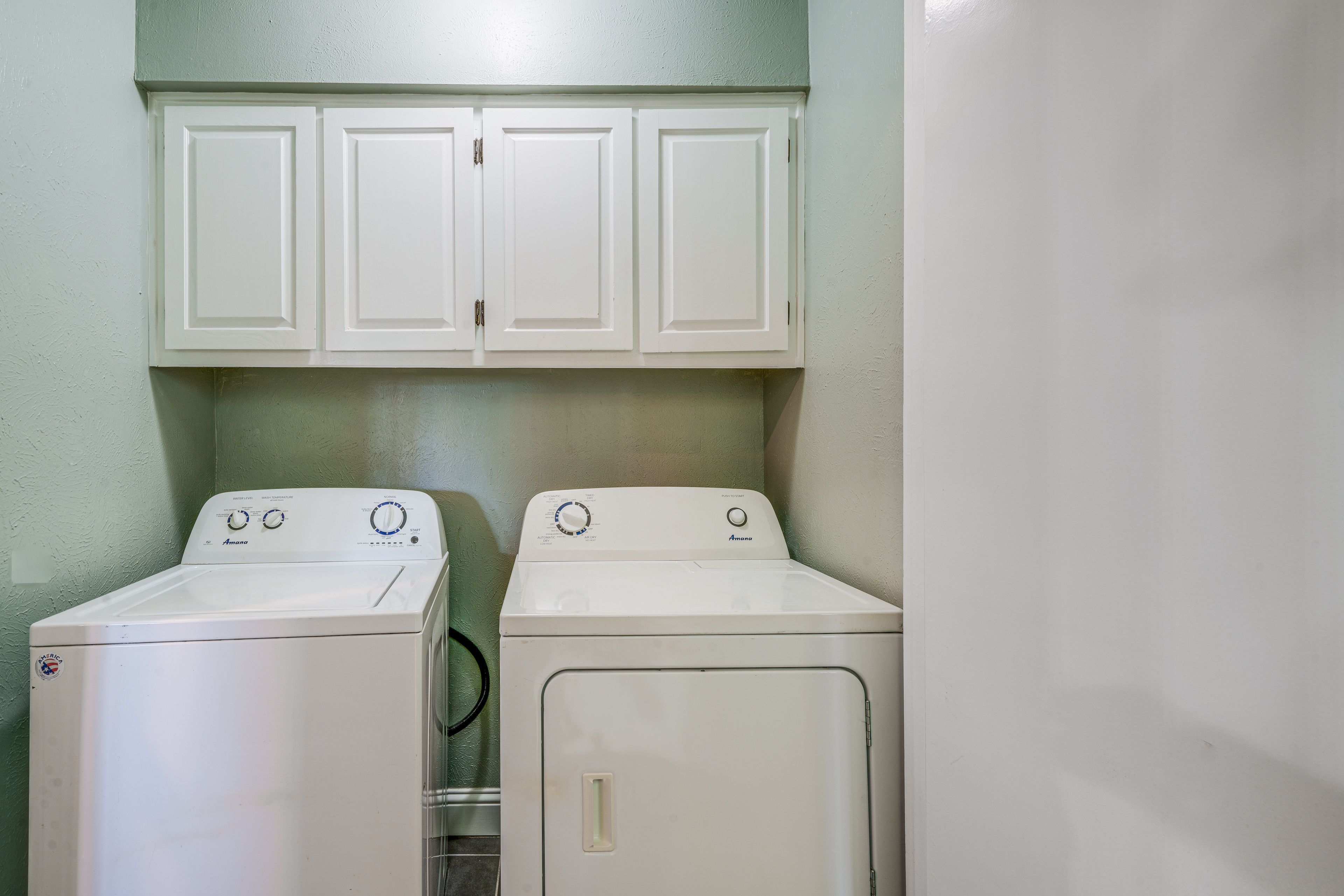 Laundry Area | Washer/Dryer | Hangers | Trash Bags/Paper Towels