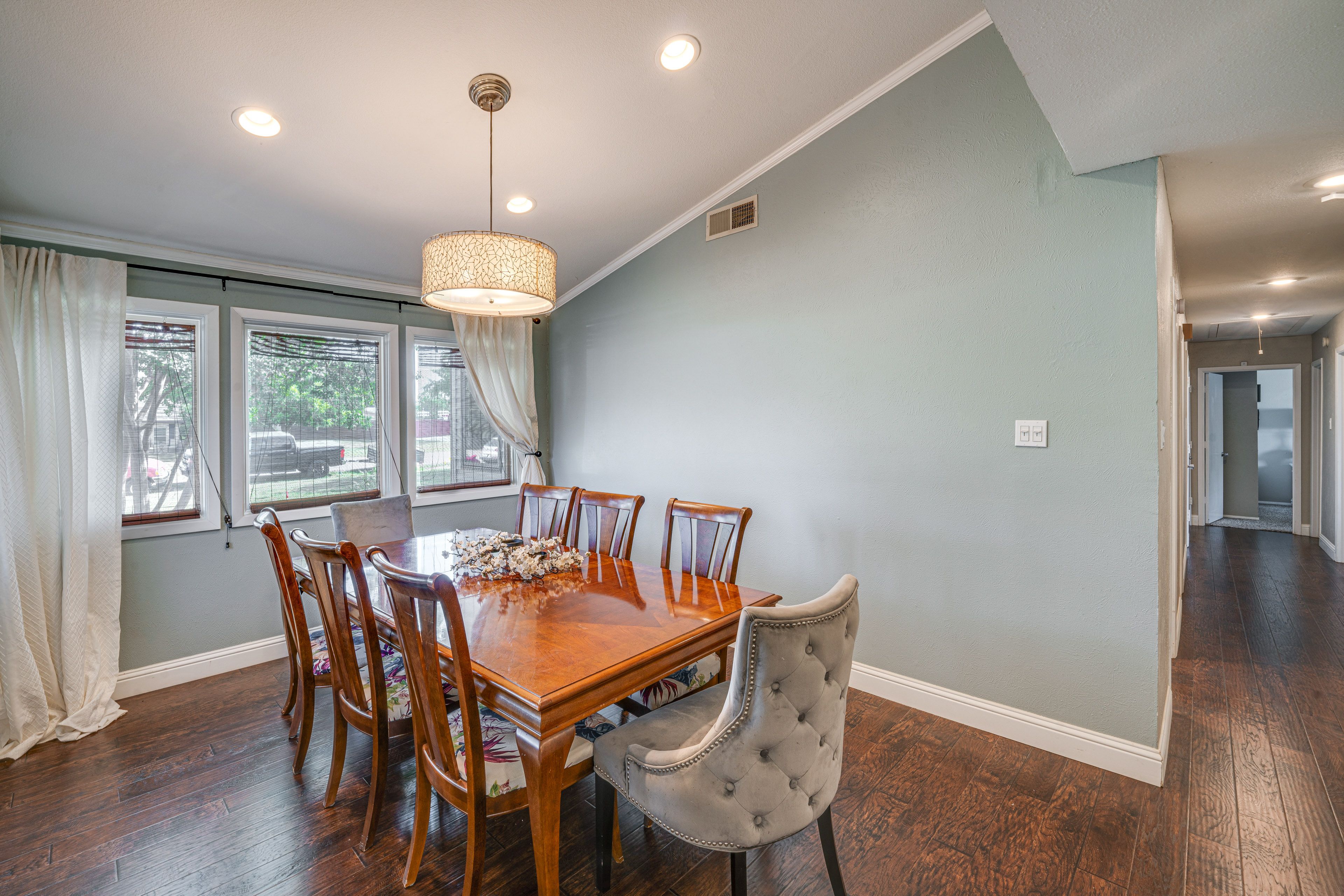 Dining Area | Dishware/Flatware