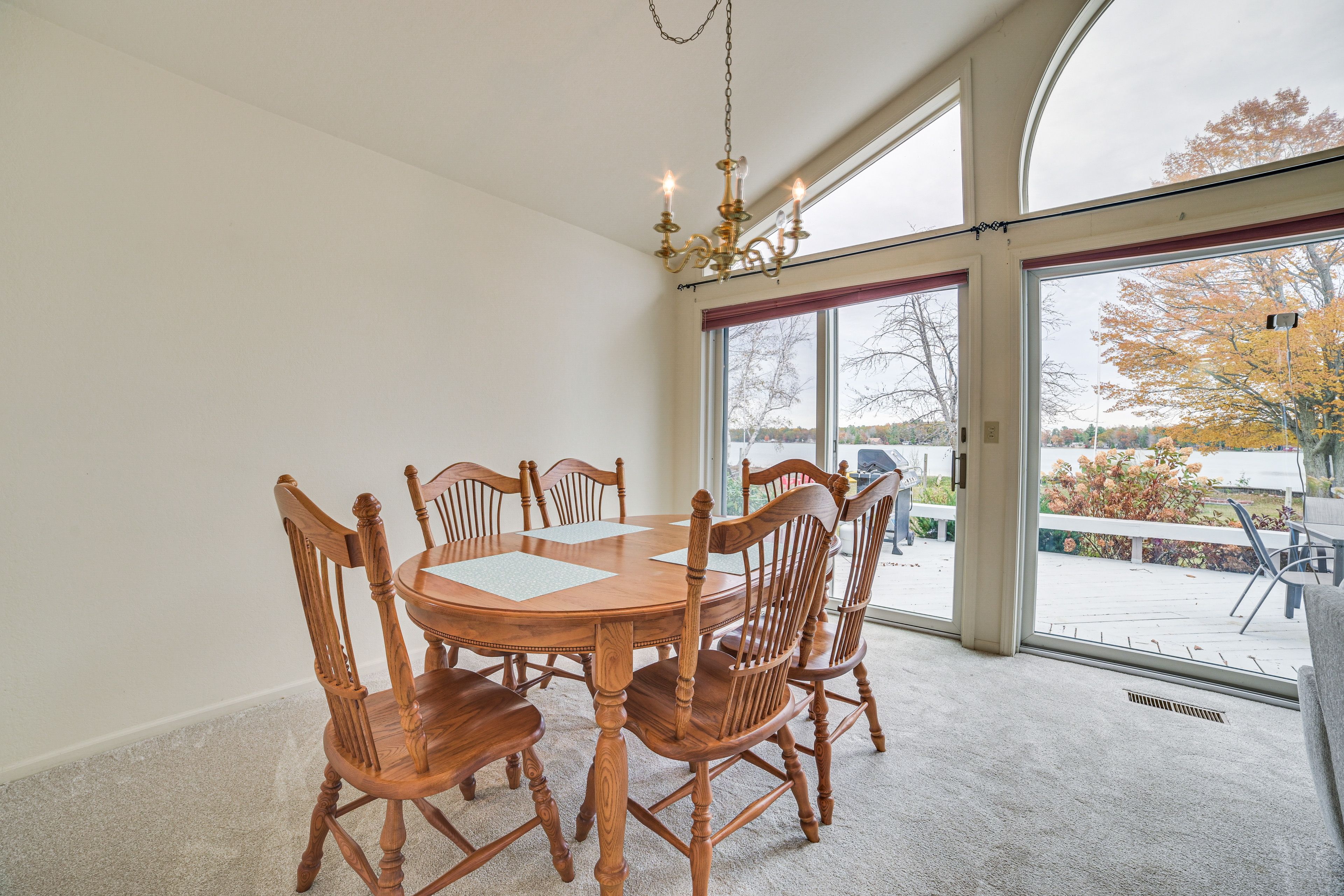 Dining Area | Dishware/Flatware