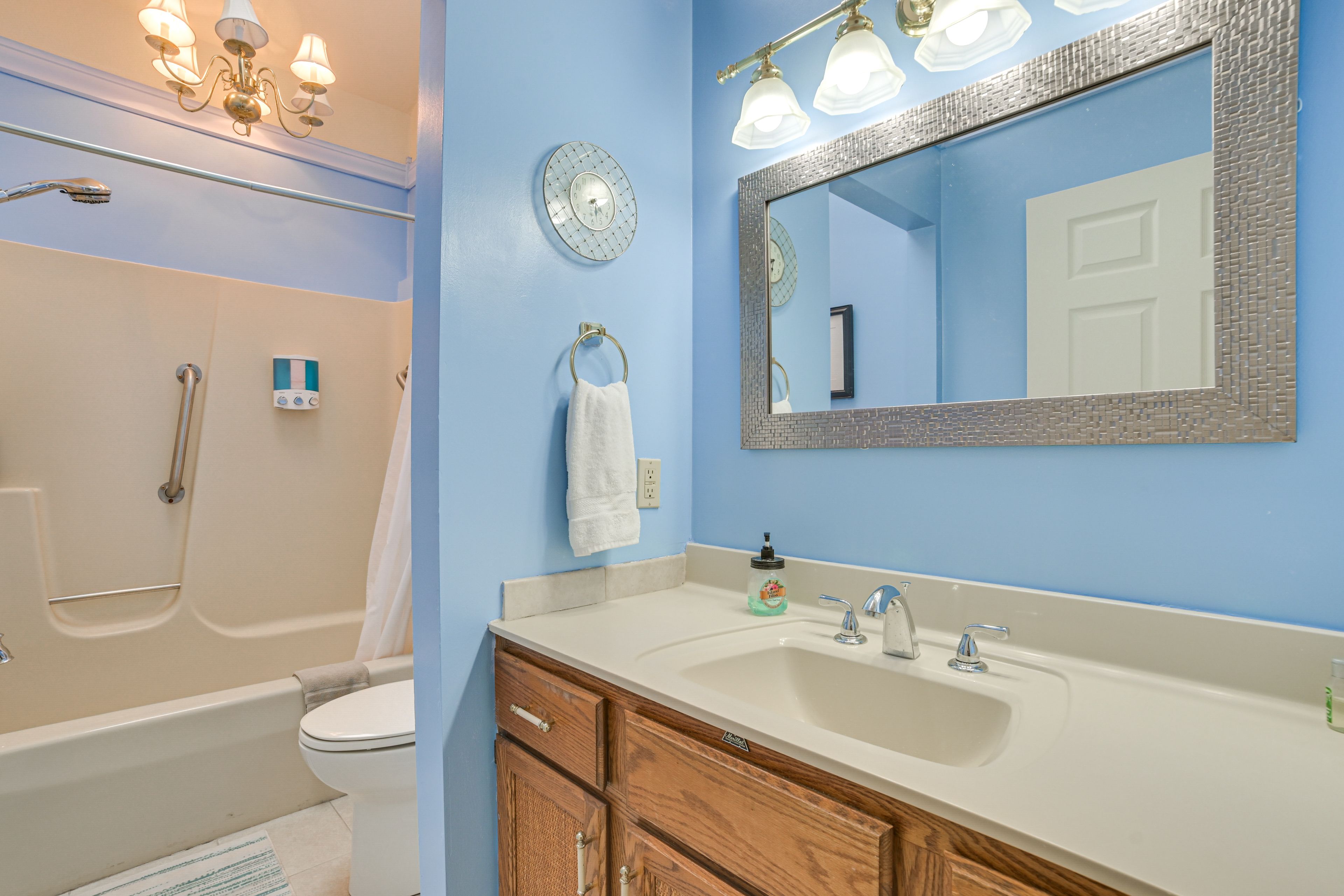Full Bathroom