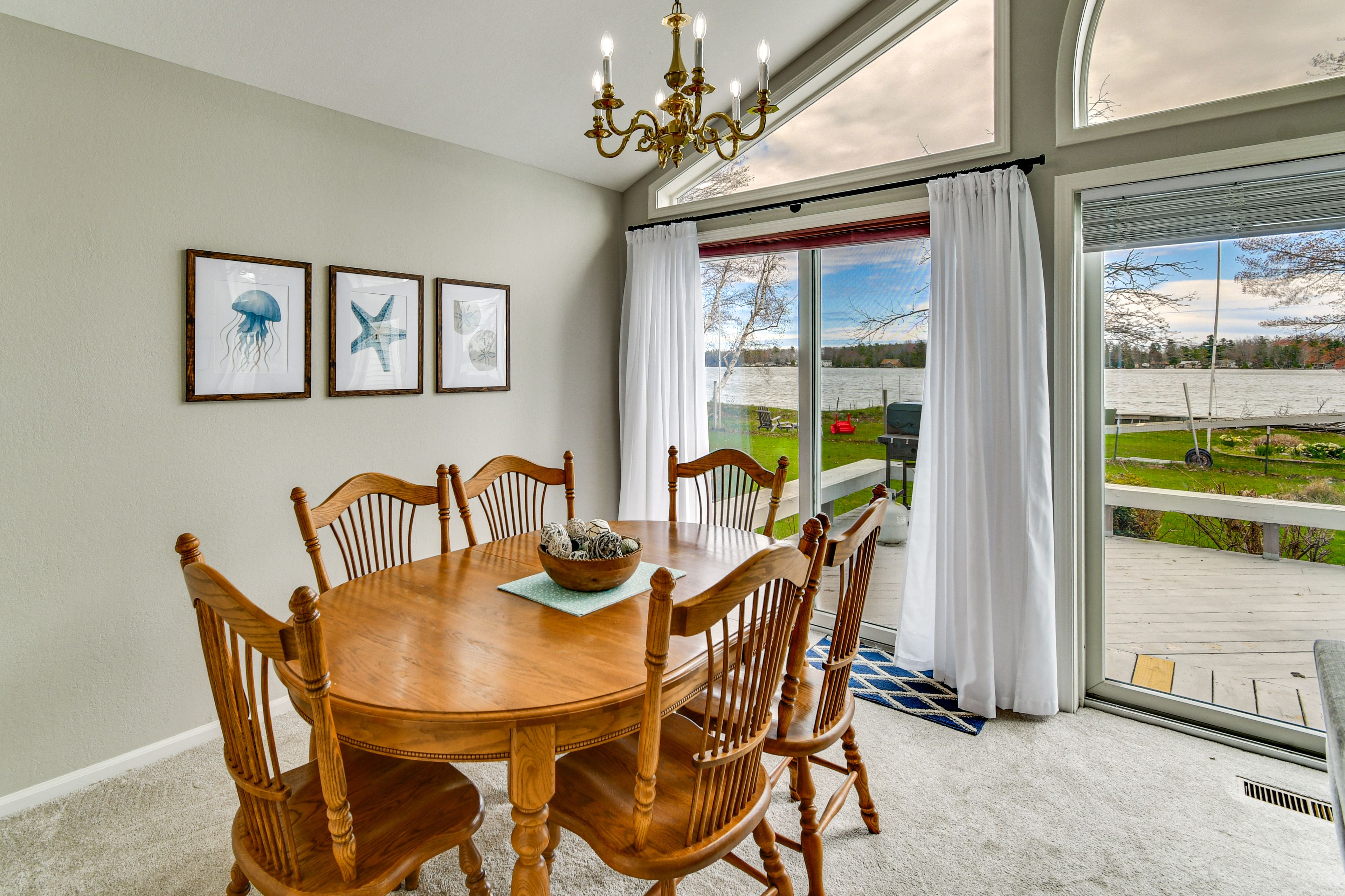 Dining Area | Dishware/Flatware