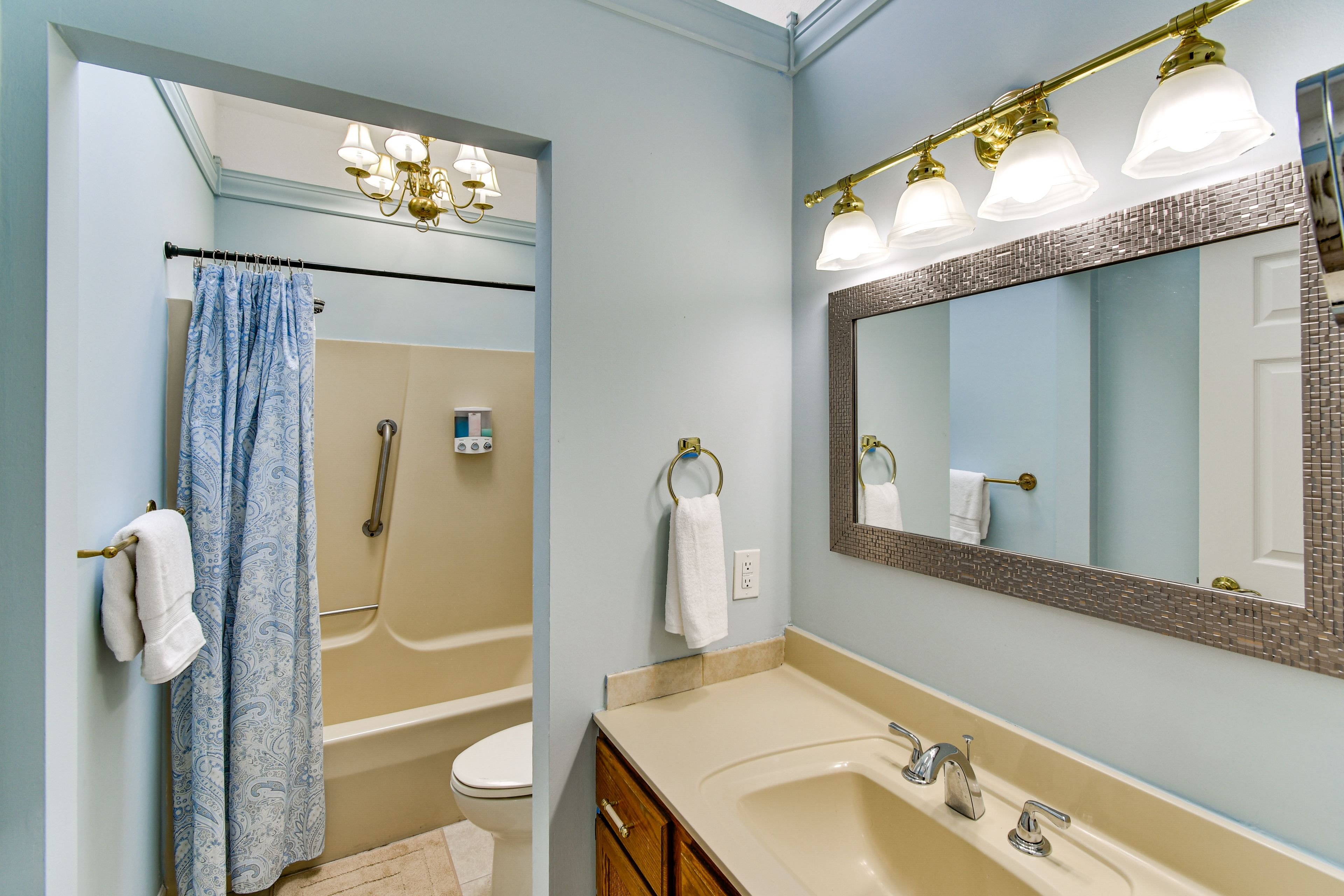 Full Bathroom