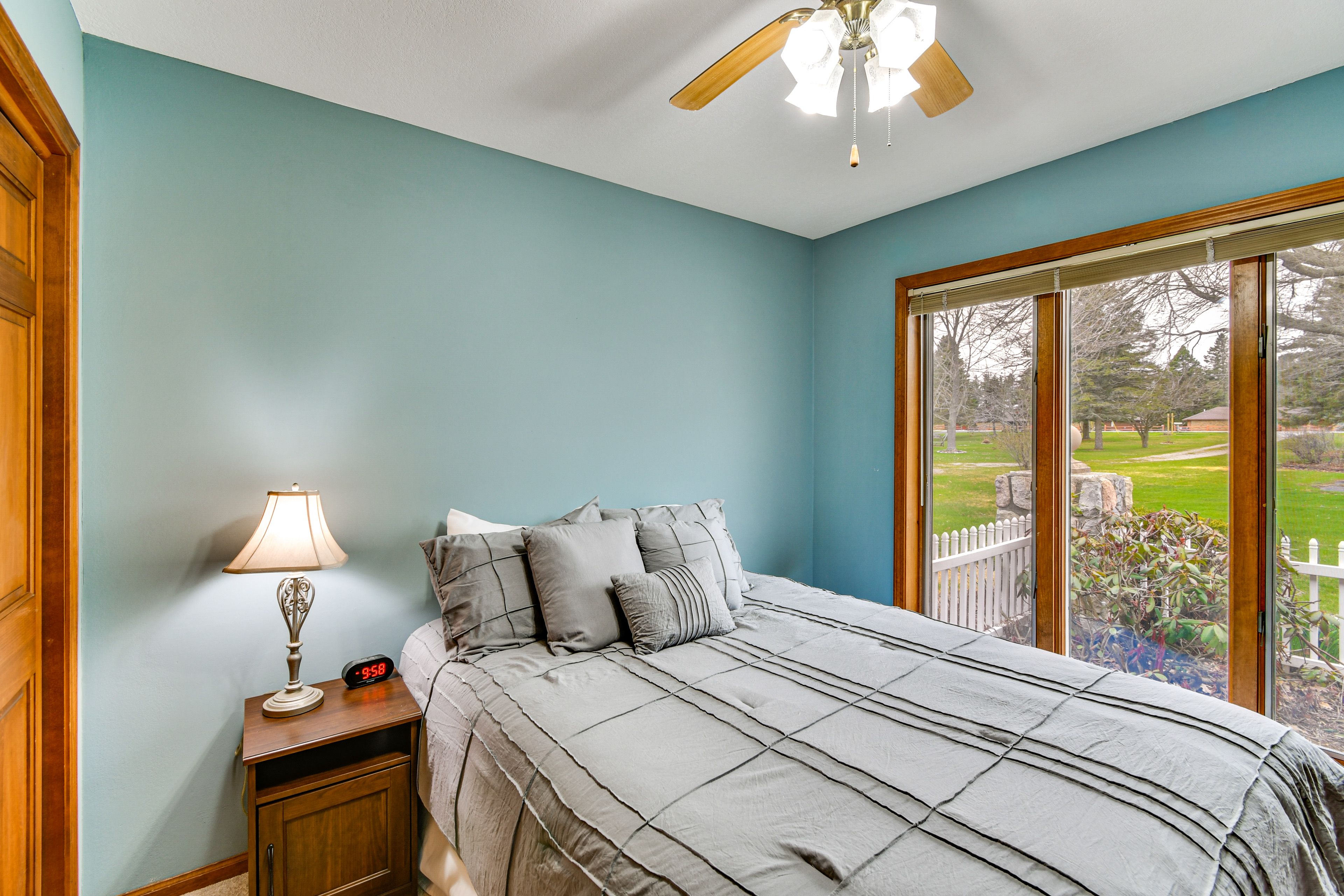 Bedroom 2 | Queen Bed