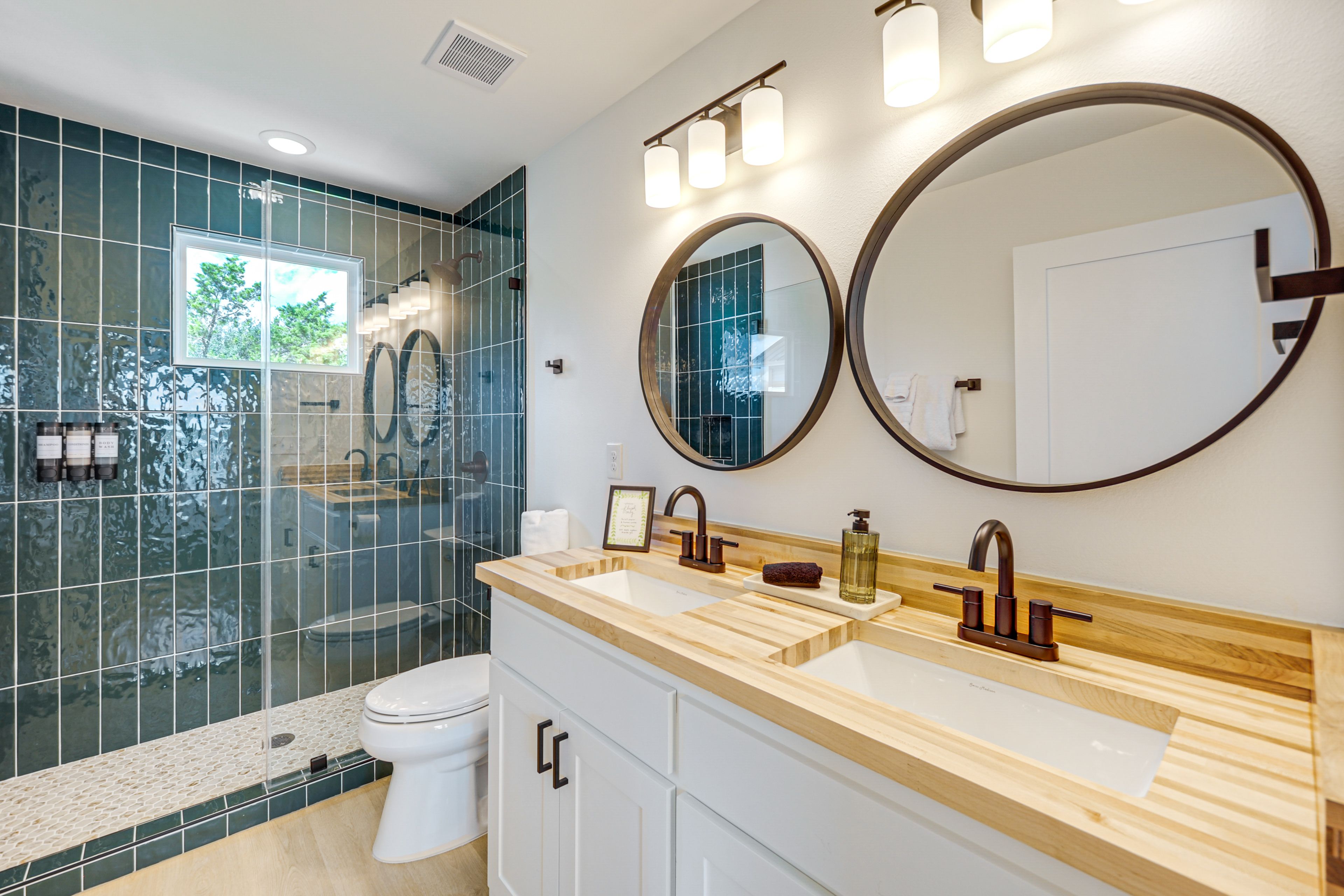 En-Suite Bathroom | 2nd Floor | Complimentary Toiletries | Hair Dryer