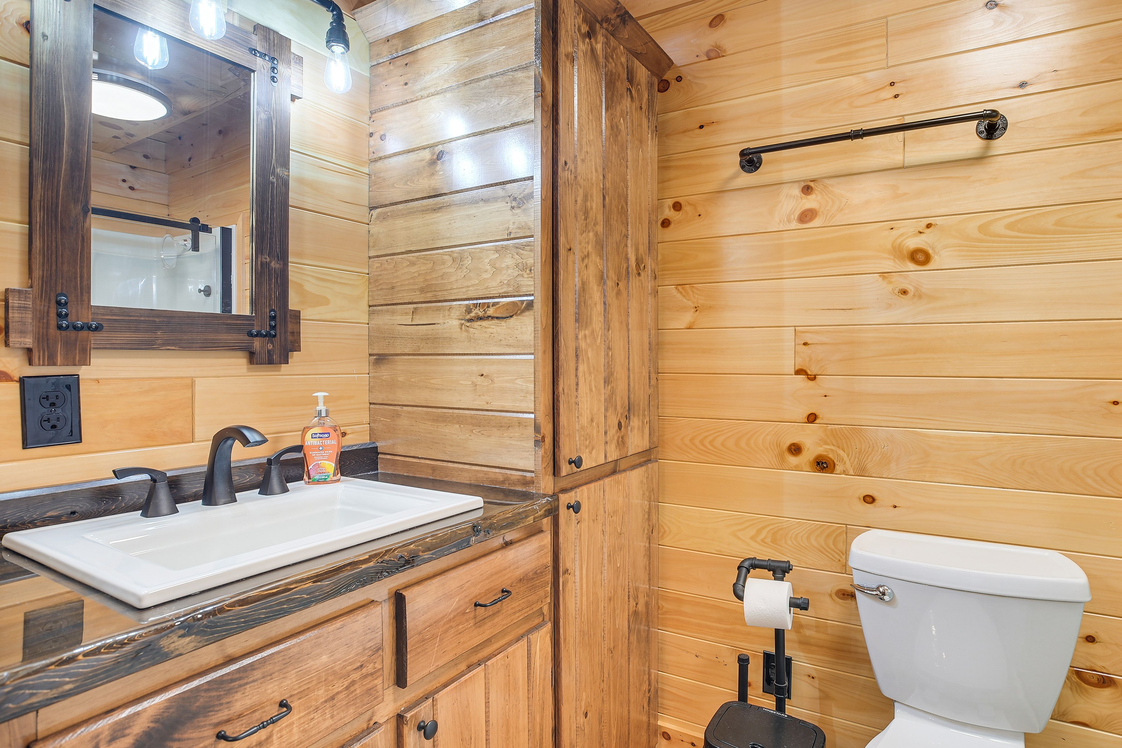 Full Bathroom | 1st Floor | Walk-In Shower | Towels Provided