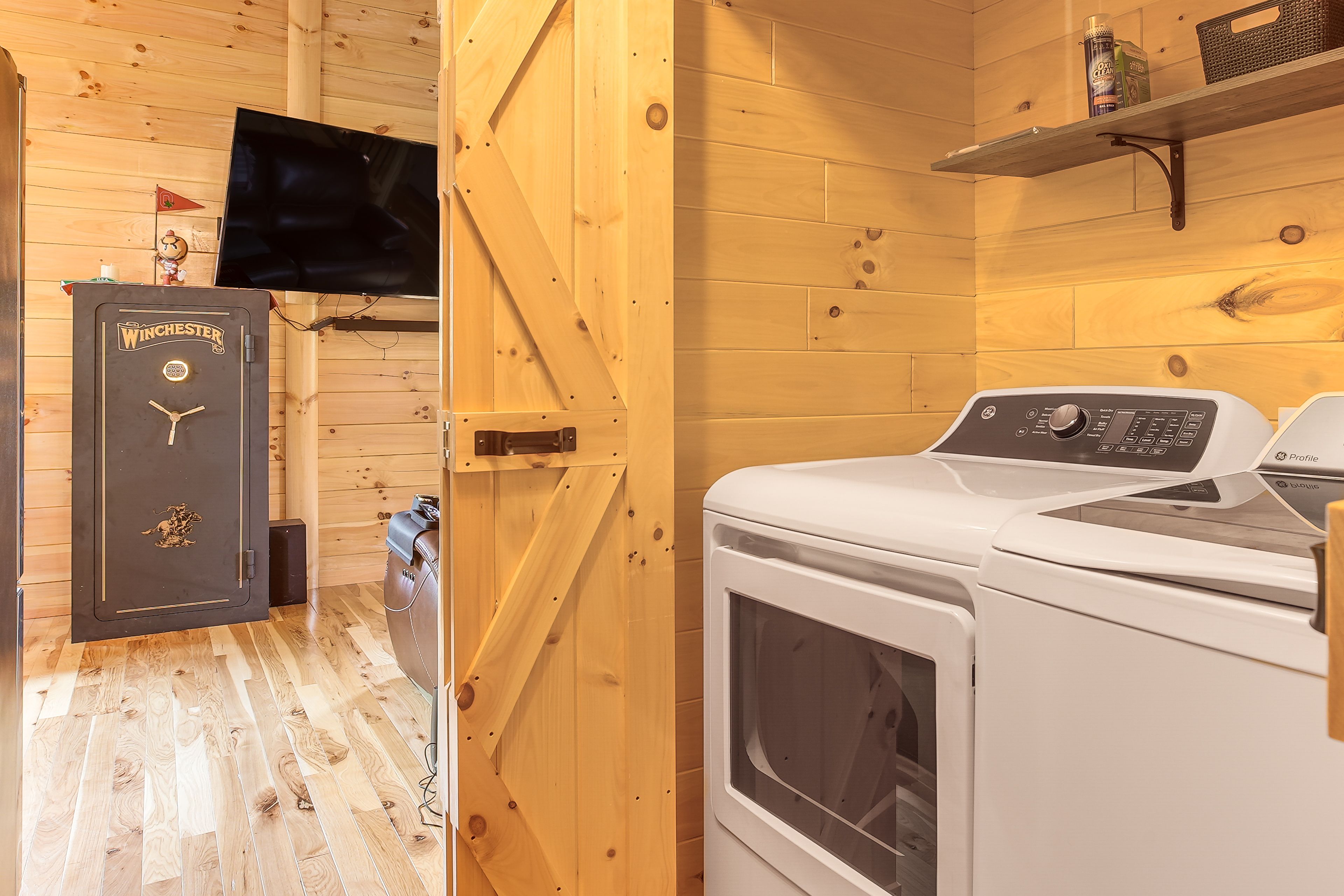 Laundry Area | 1st Floor | Washer/Dryer | Trash Bags/Paper Towels