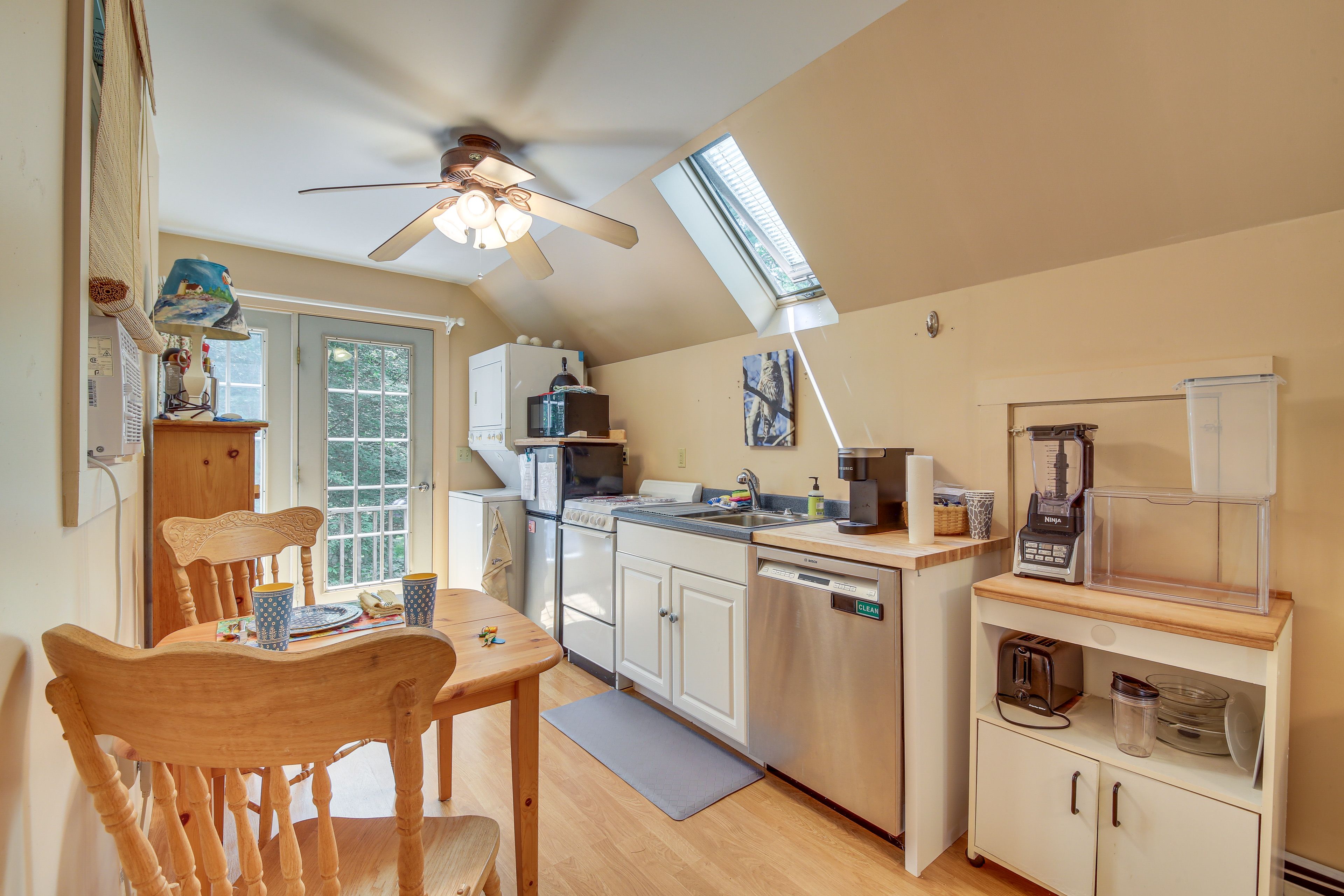 Dining Area | Kitchenette | Laundry