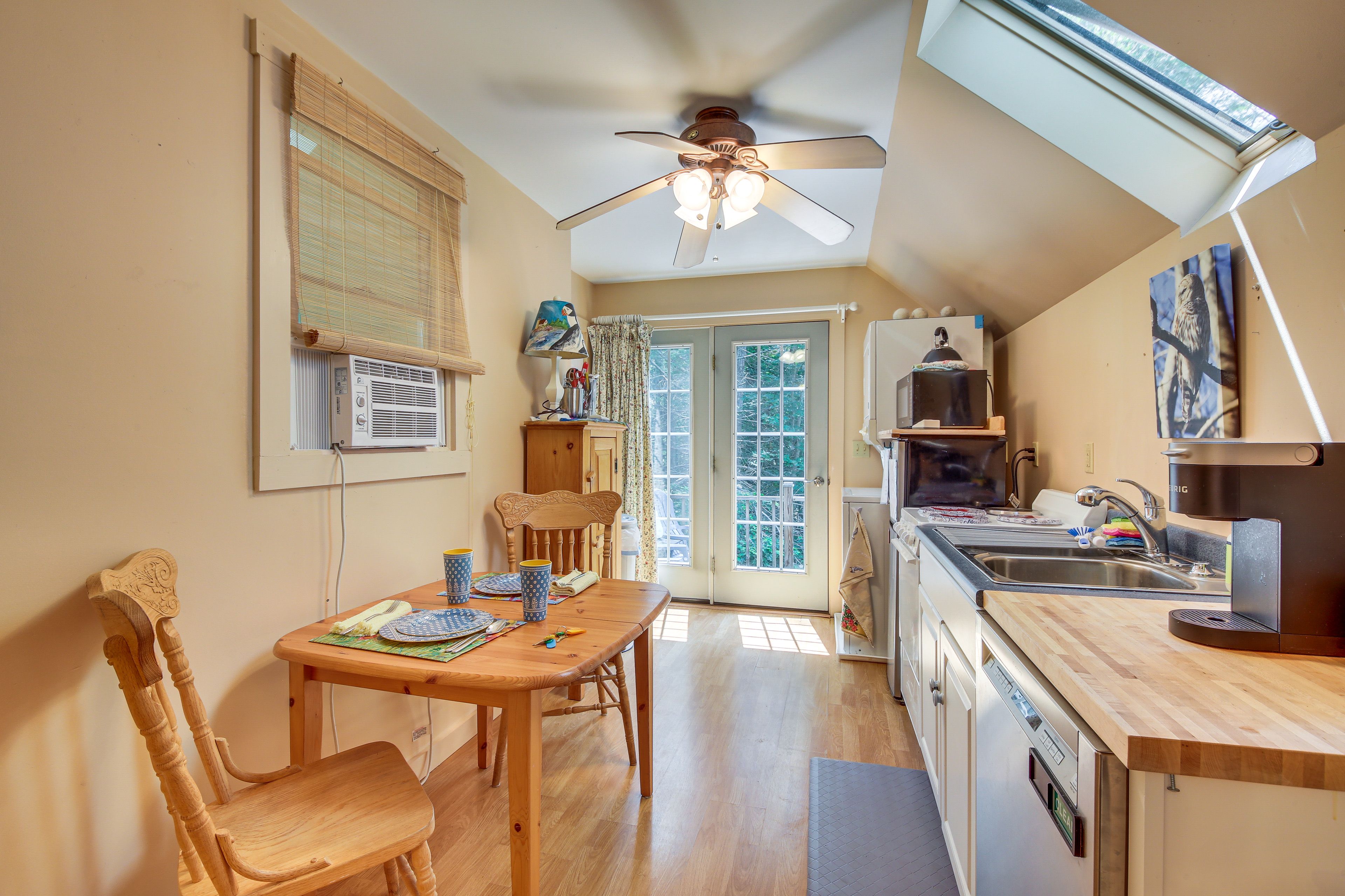 Dining Area | Dishware/Flatware | 2nd Floor