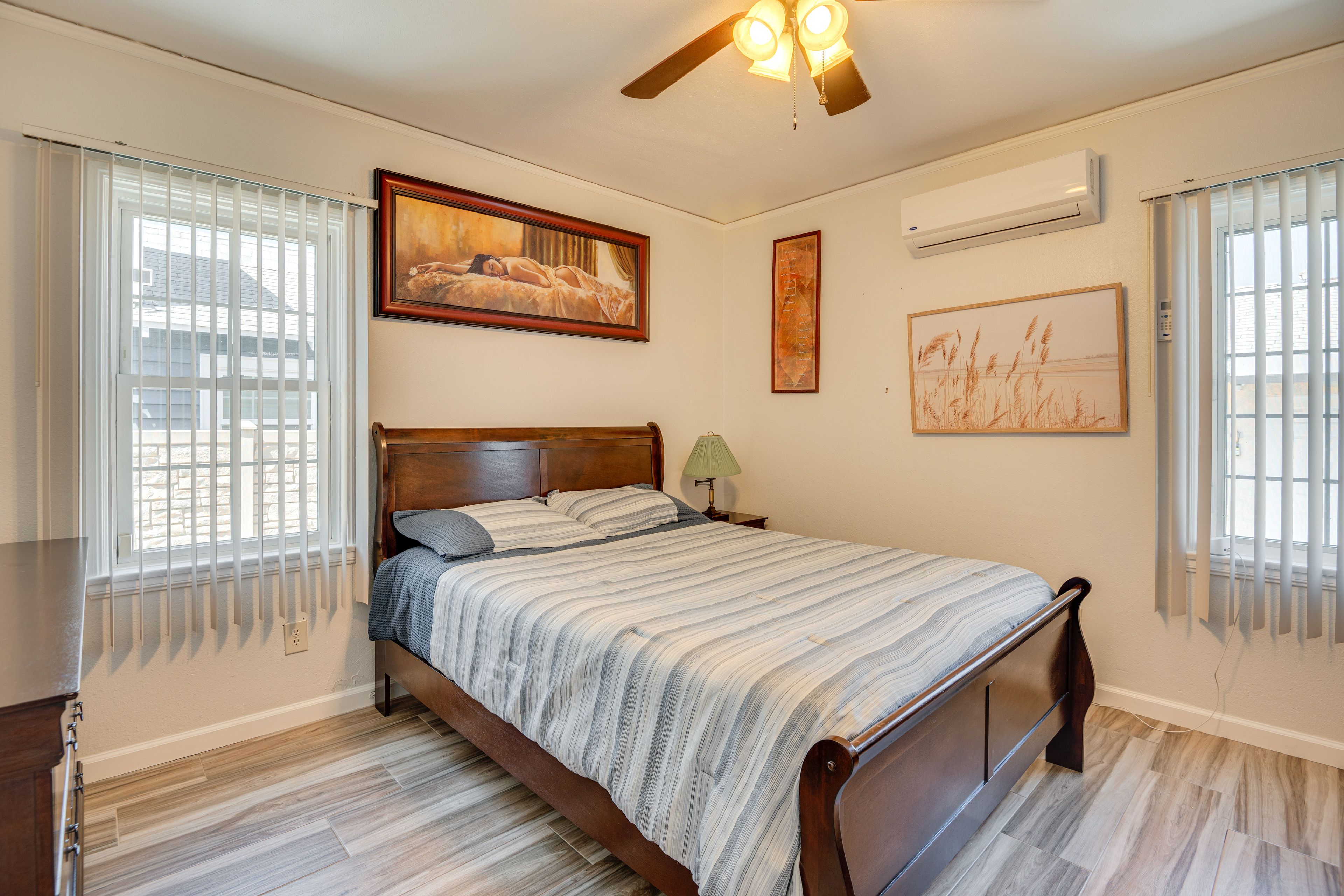 Bedroom 1 | Queen Bed | Smart TV
