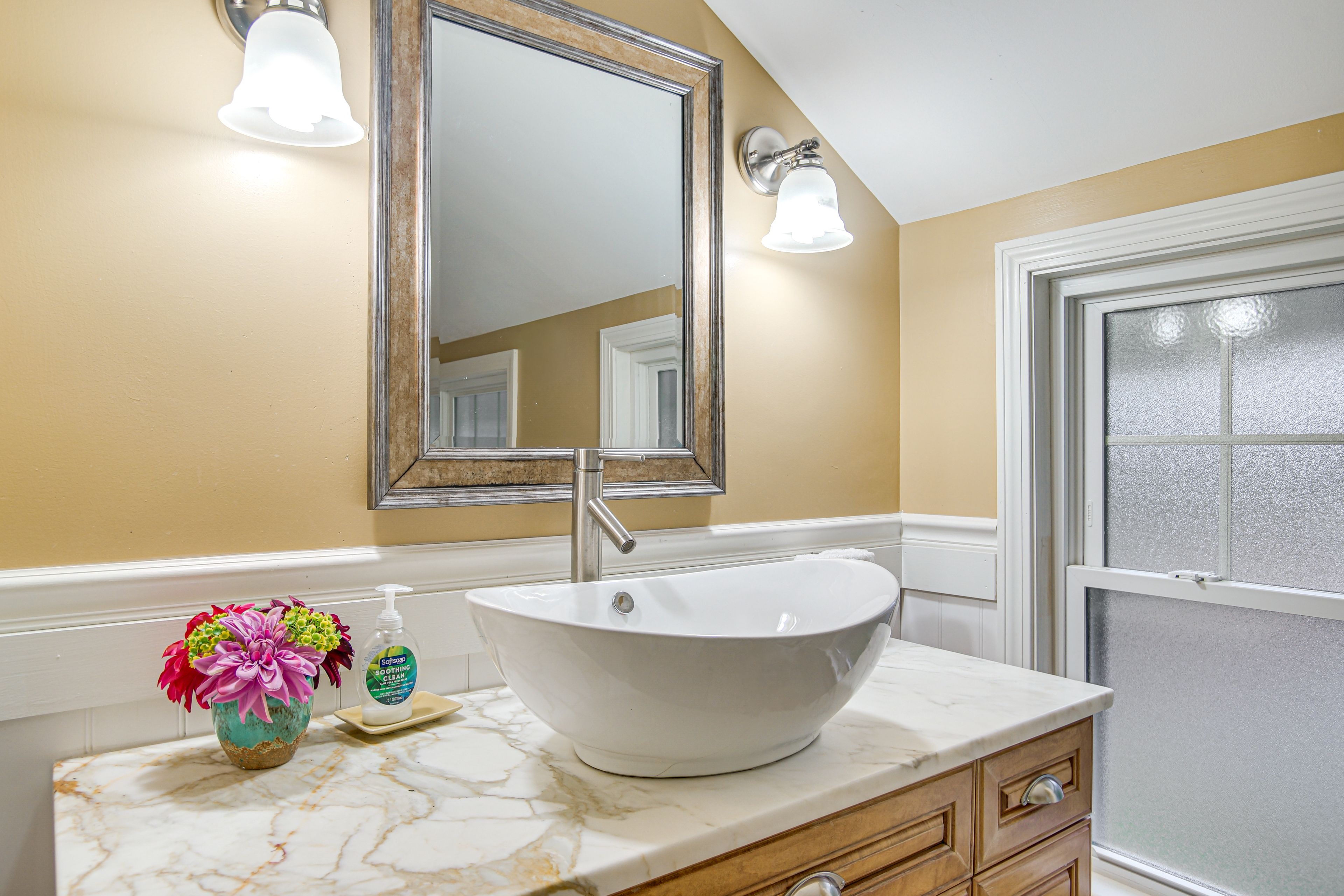 Full Bathroom | 2nd Floor