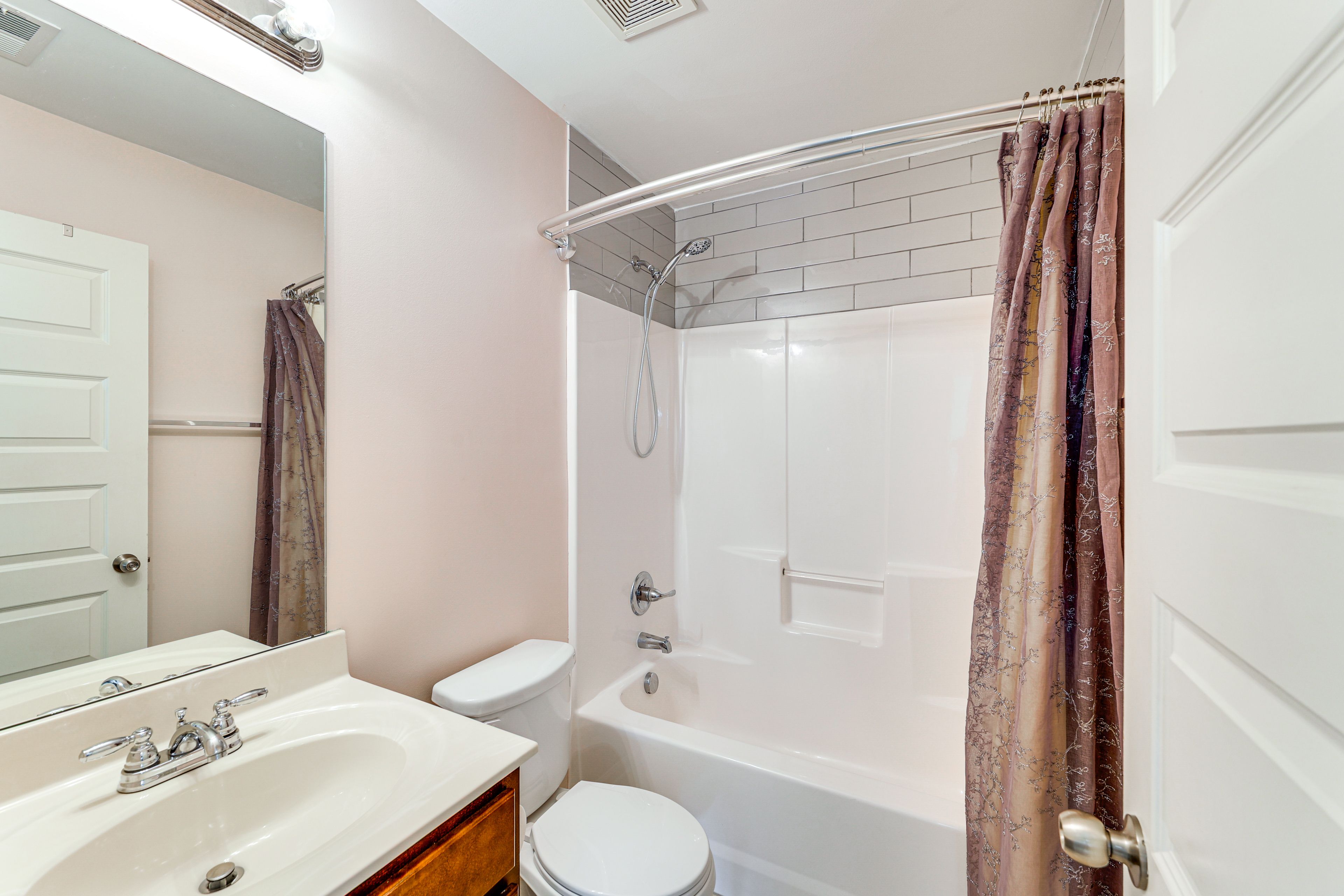 Full Bathroom | 2nd Floor