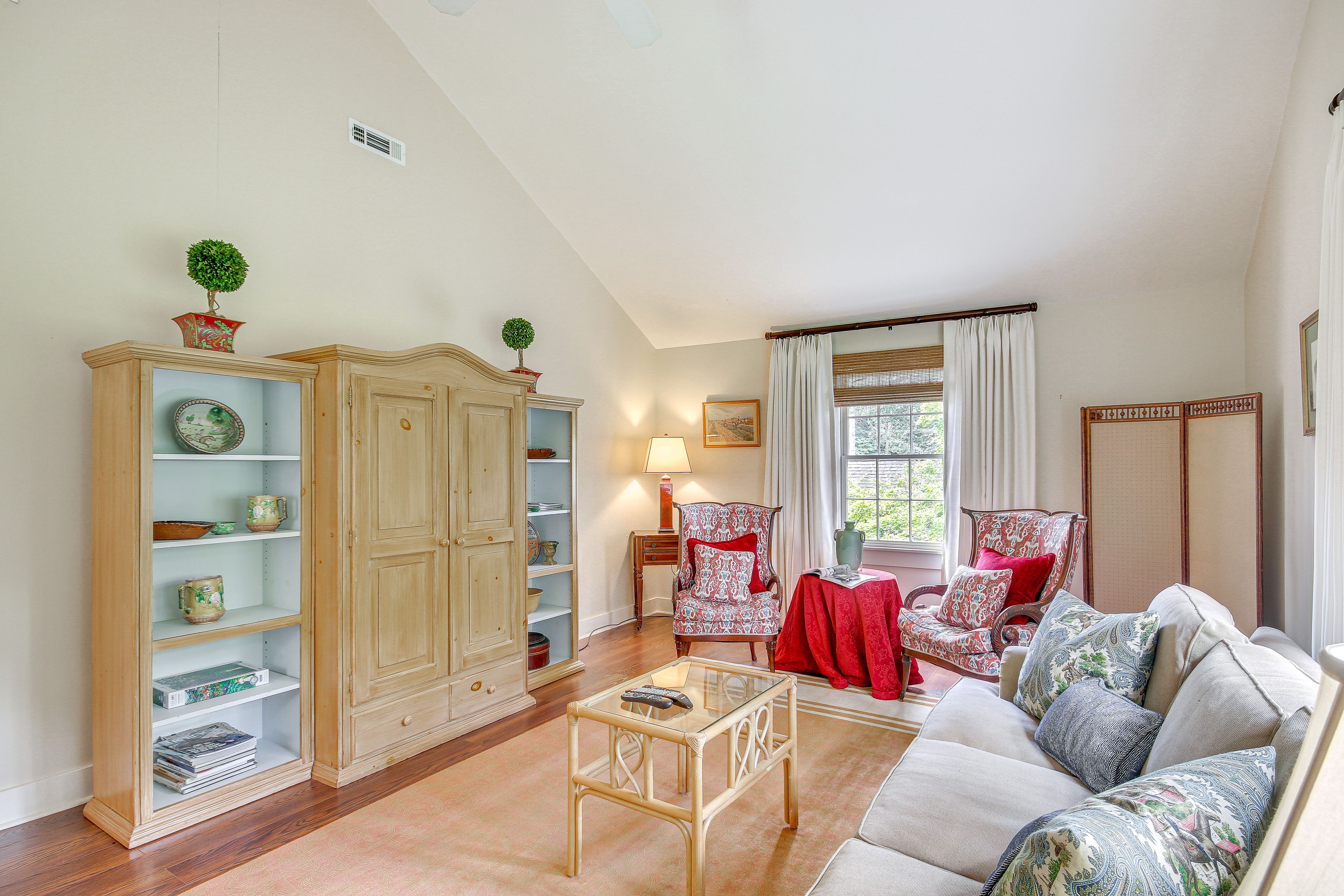 Living Room | Smart TV | Central A/C | Single-Story Apartment