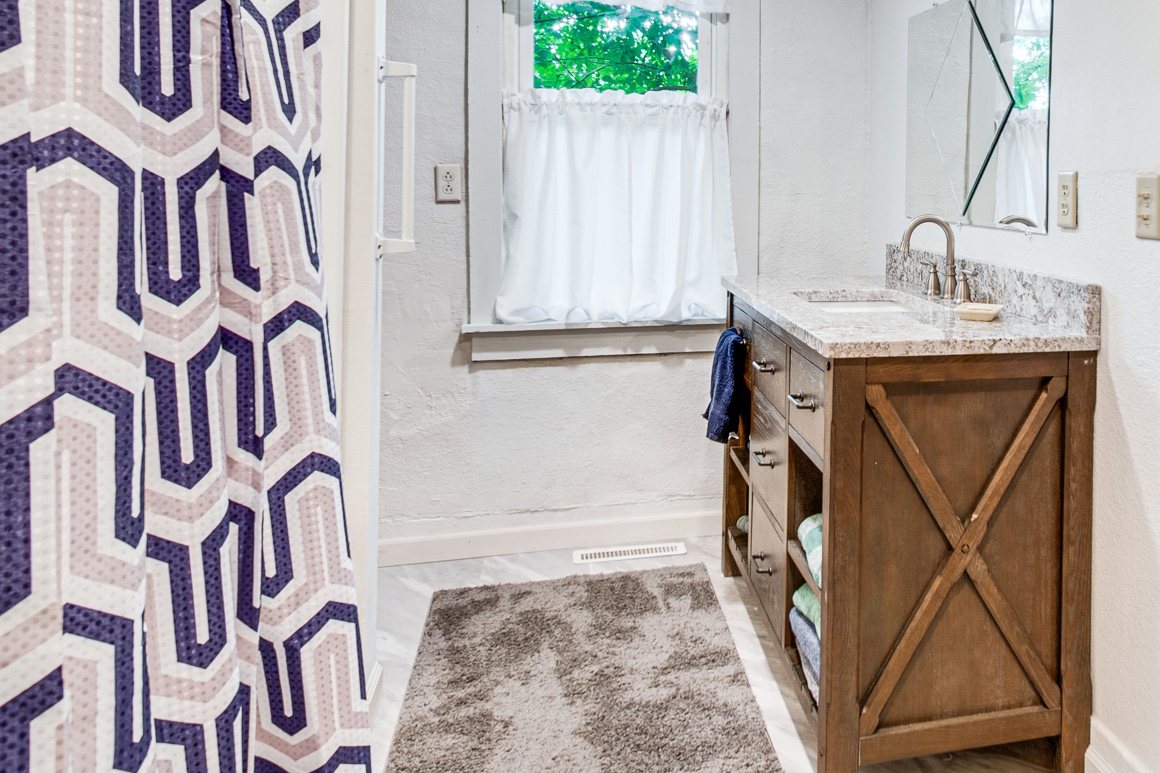 Bathroom | Complimentary Toiletries | Towels Provided