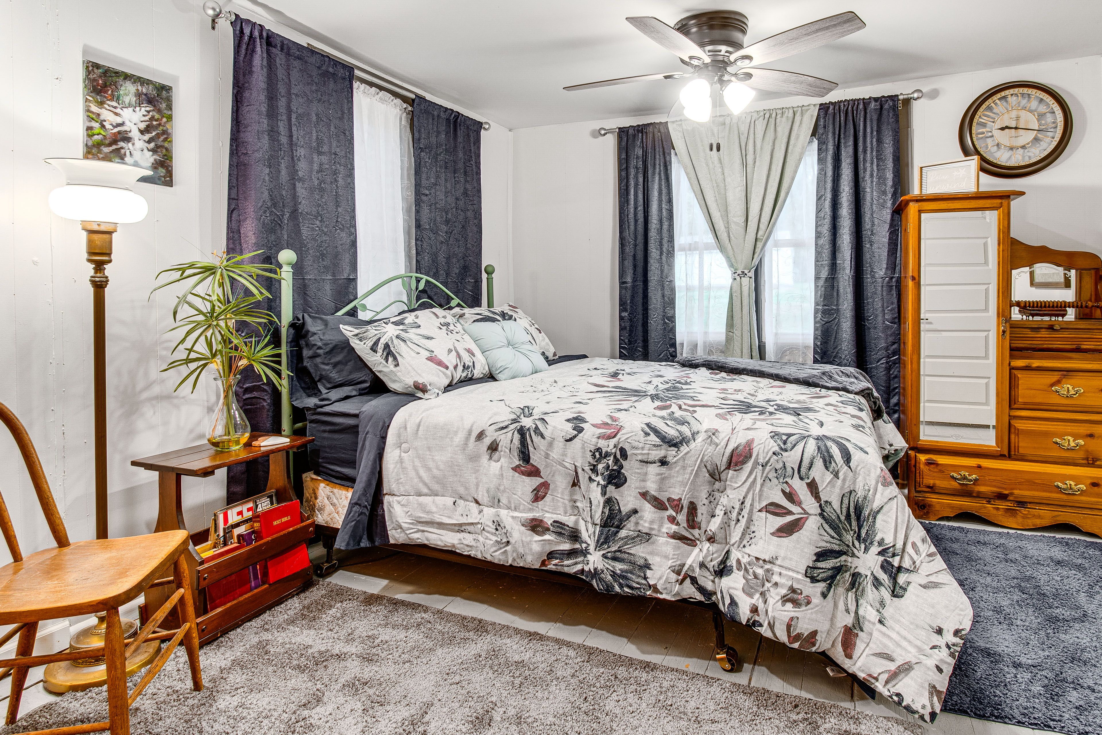 Bedroom | Queen Bed | Linens Provided
