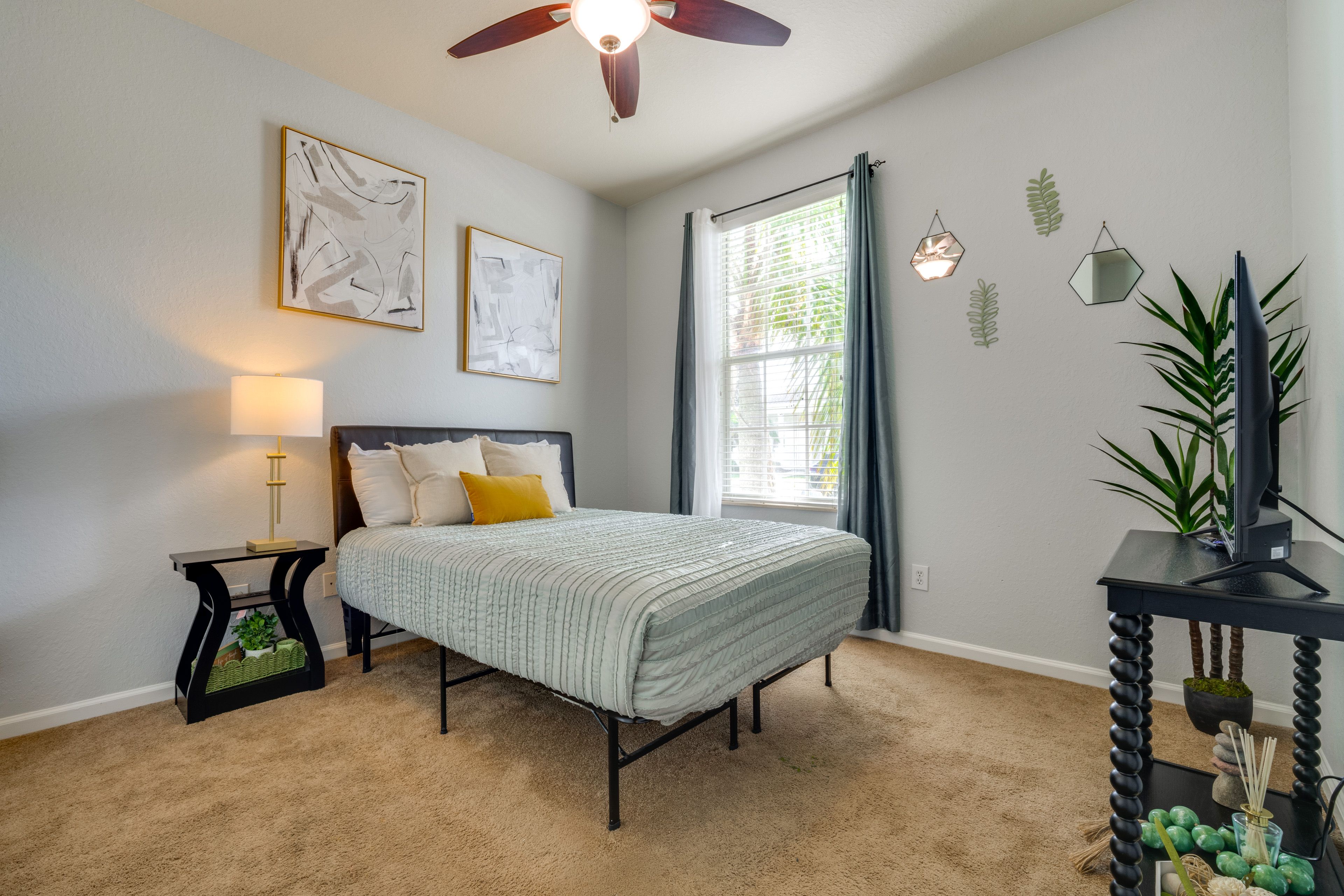 Bedroom 2 | Full Bed | Smart TV w/ Cable