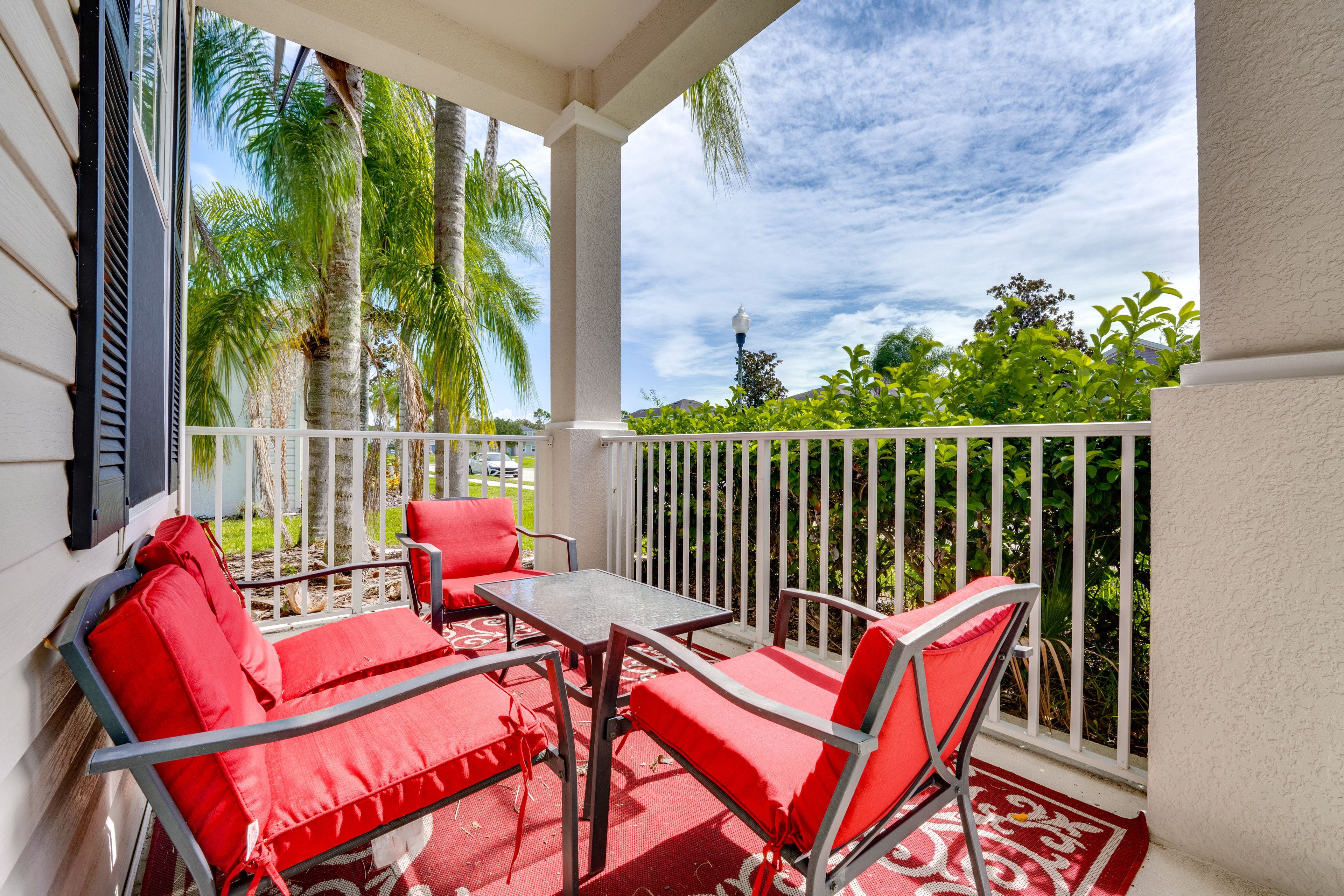 Property Entrance/Front Porch | Outdoor Seating