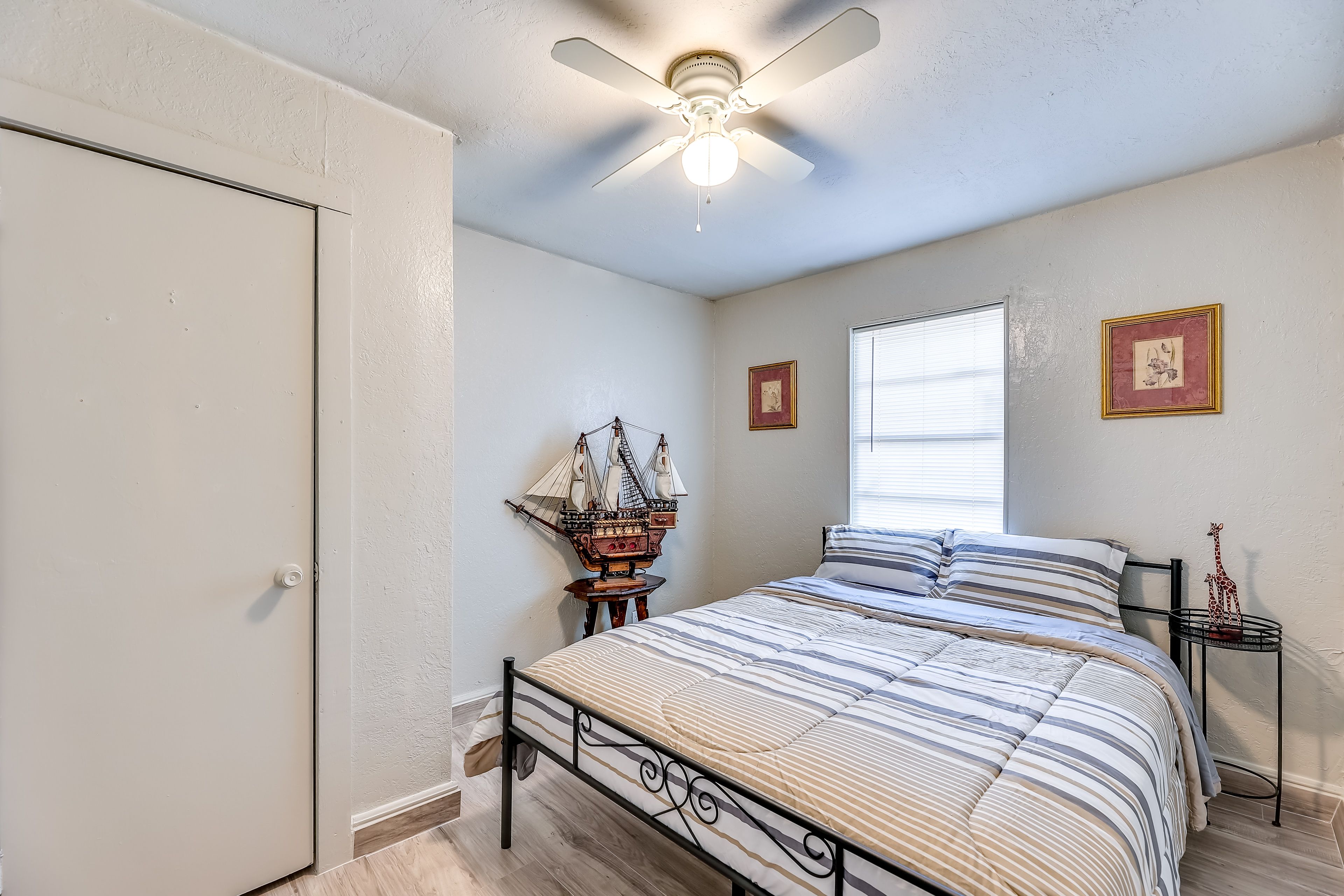Bedroom 2 | Queen Bed