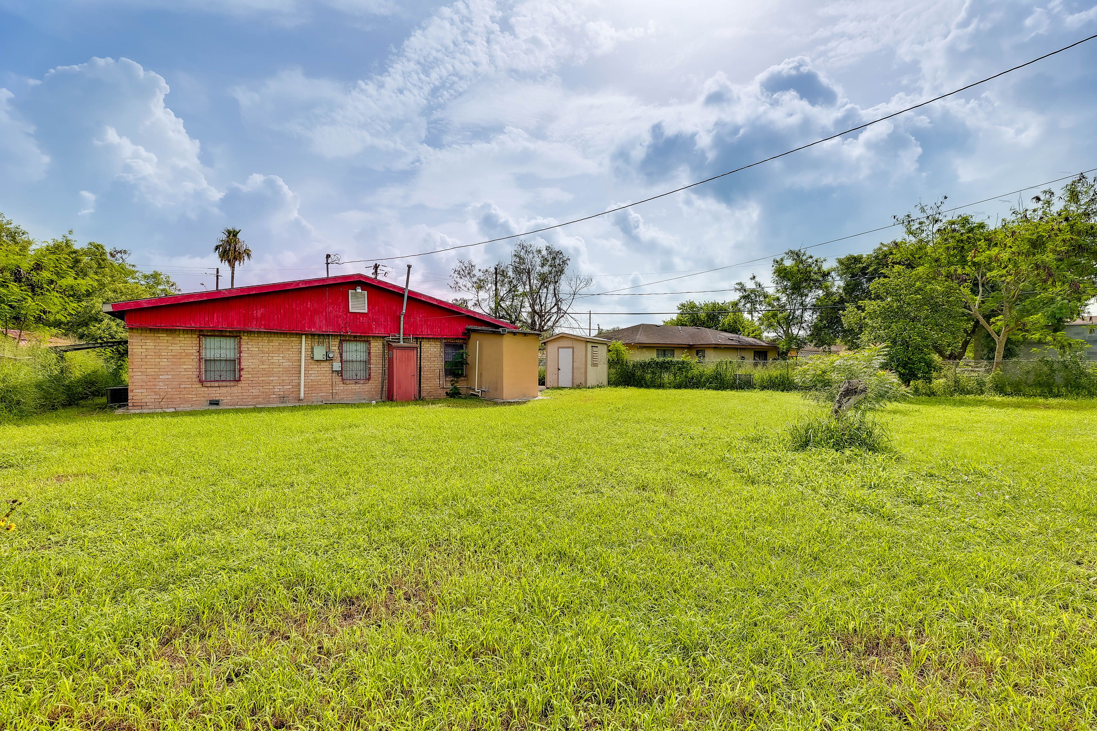 Home Exterior | Private Backyard | Gas Grill