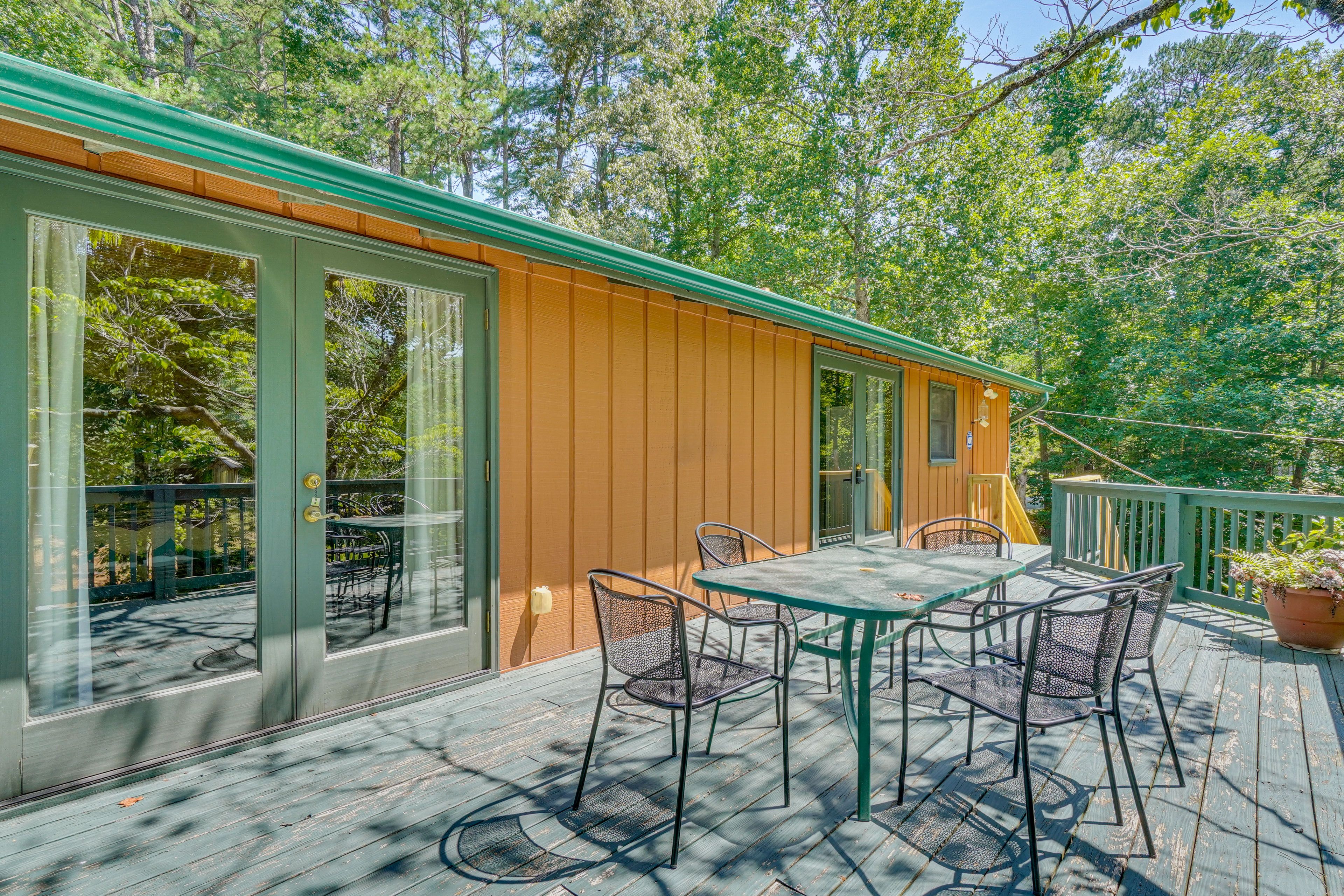 Back Deck | Outdoor Dining Area | Gas Grill