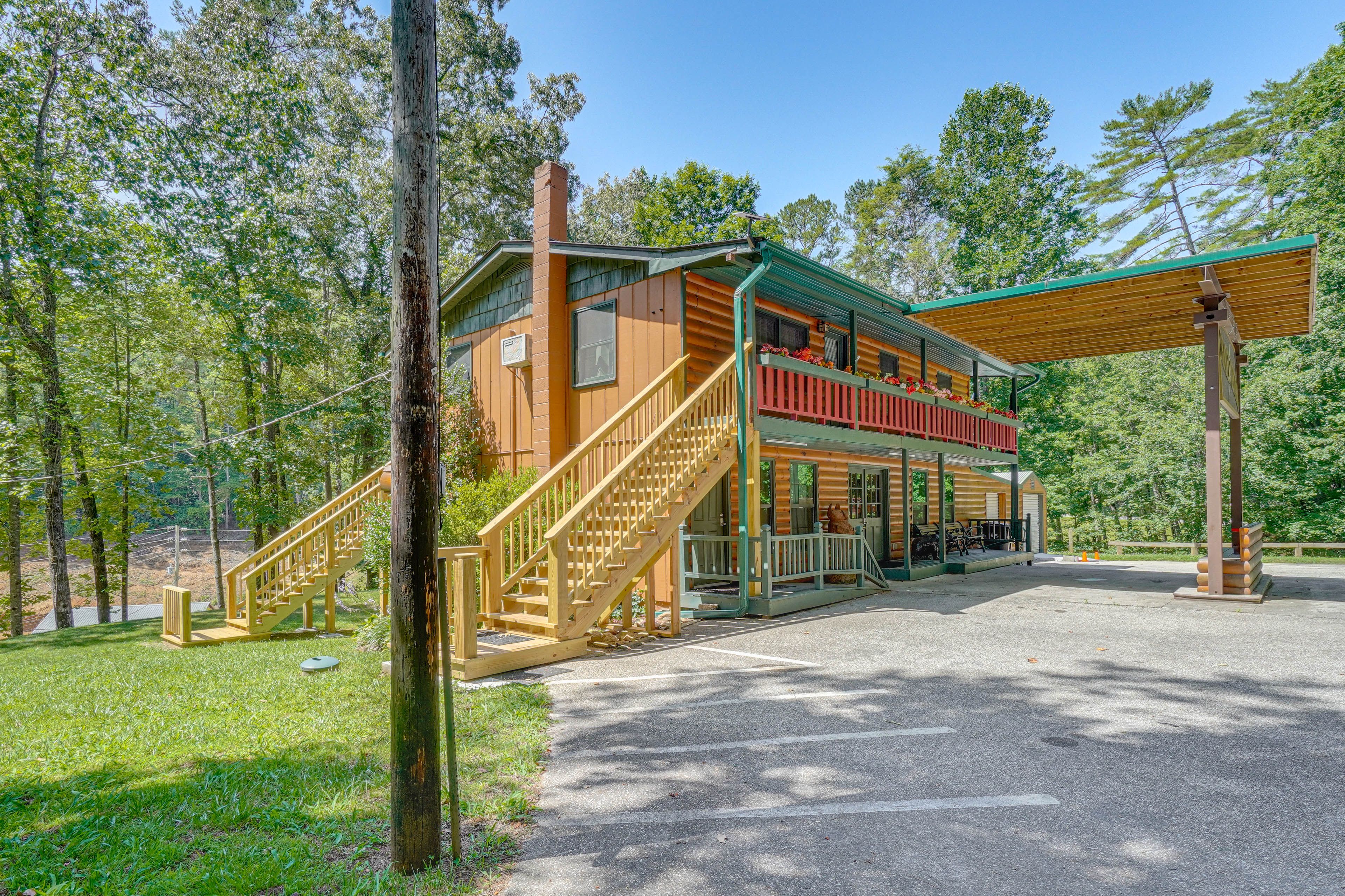 Parking | Shared Driveway (10 Vehicles) | RV/Trailer Parking Allowed On-Site