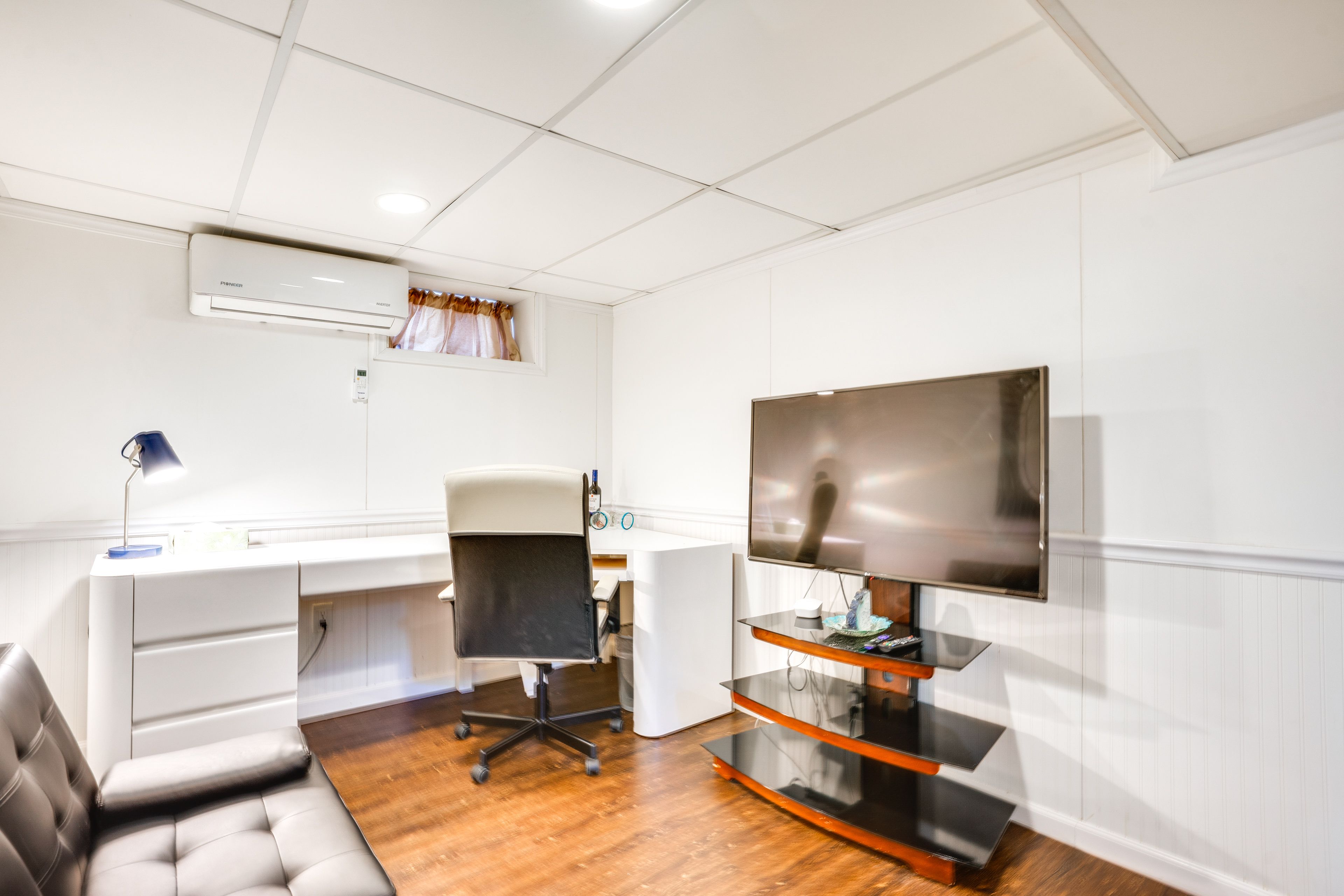 Living Room | Twin Futon | Smart TV | Desk Workspace