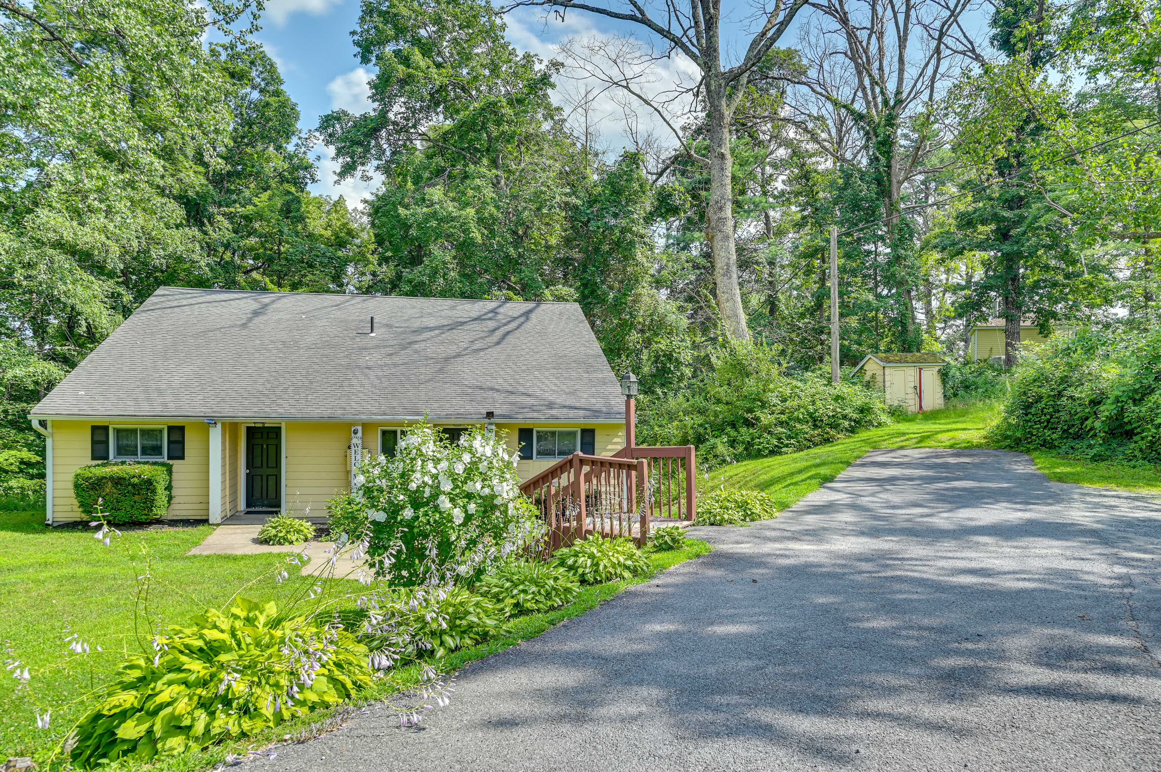 Parking | Shared Driveway (2 Vehicles)