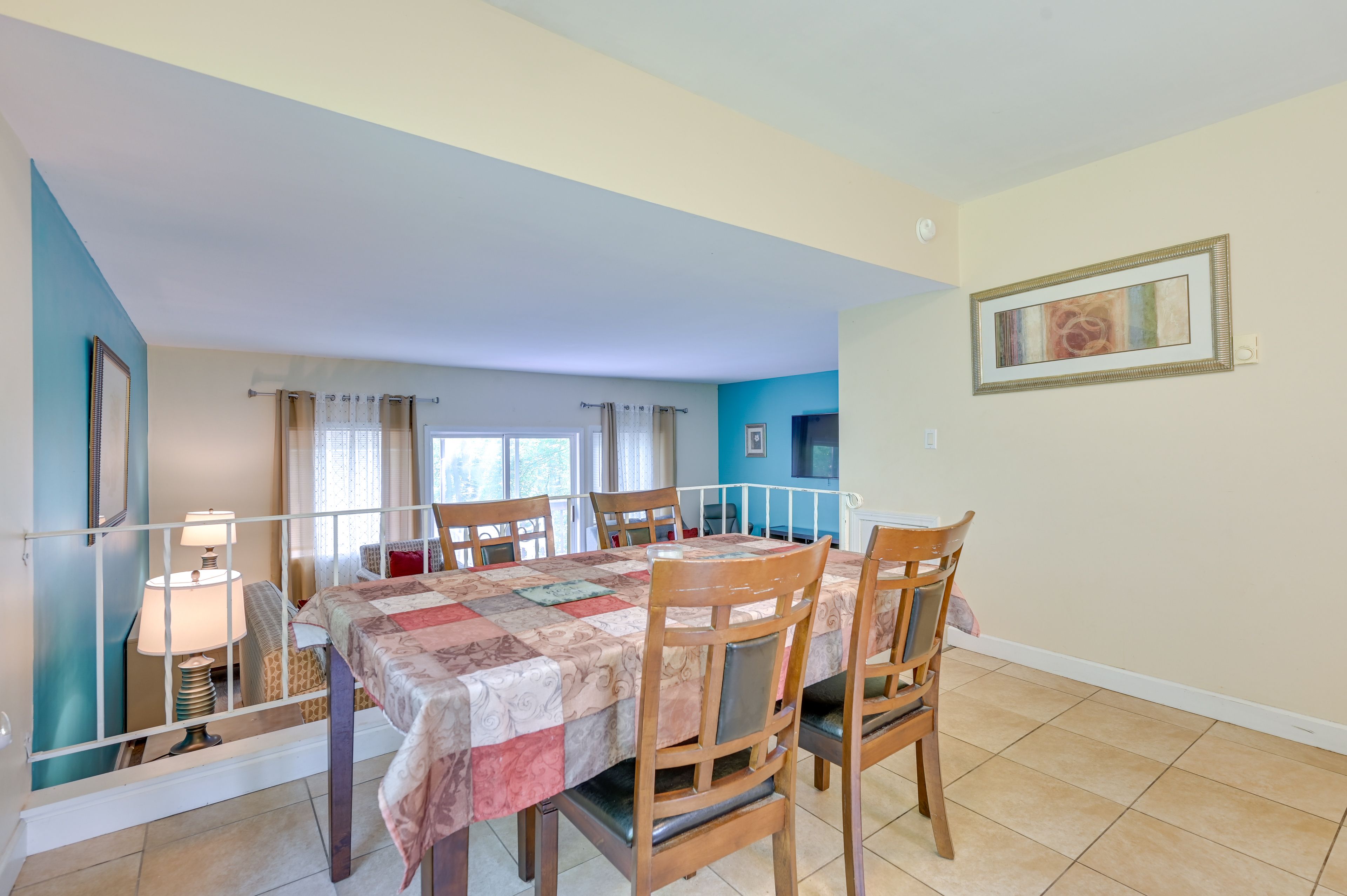 Dining Area | 1st Floor | Dishware/Flatware | Trash Bags/Paper Towels