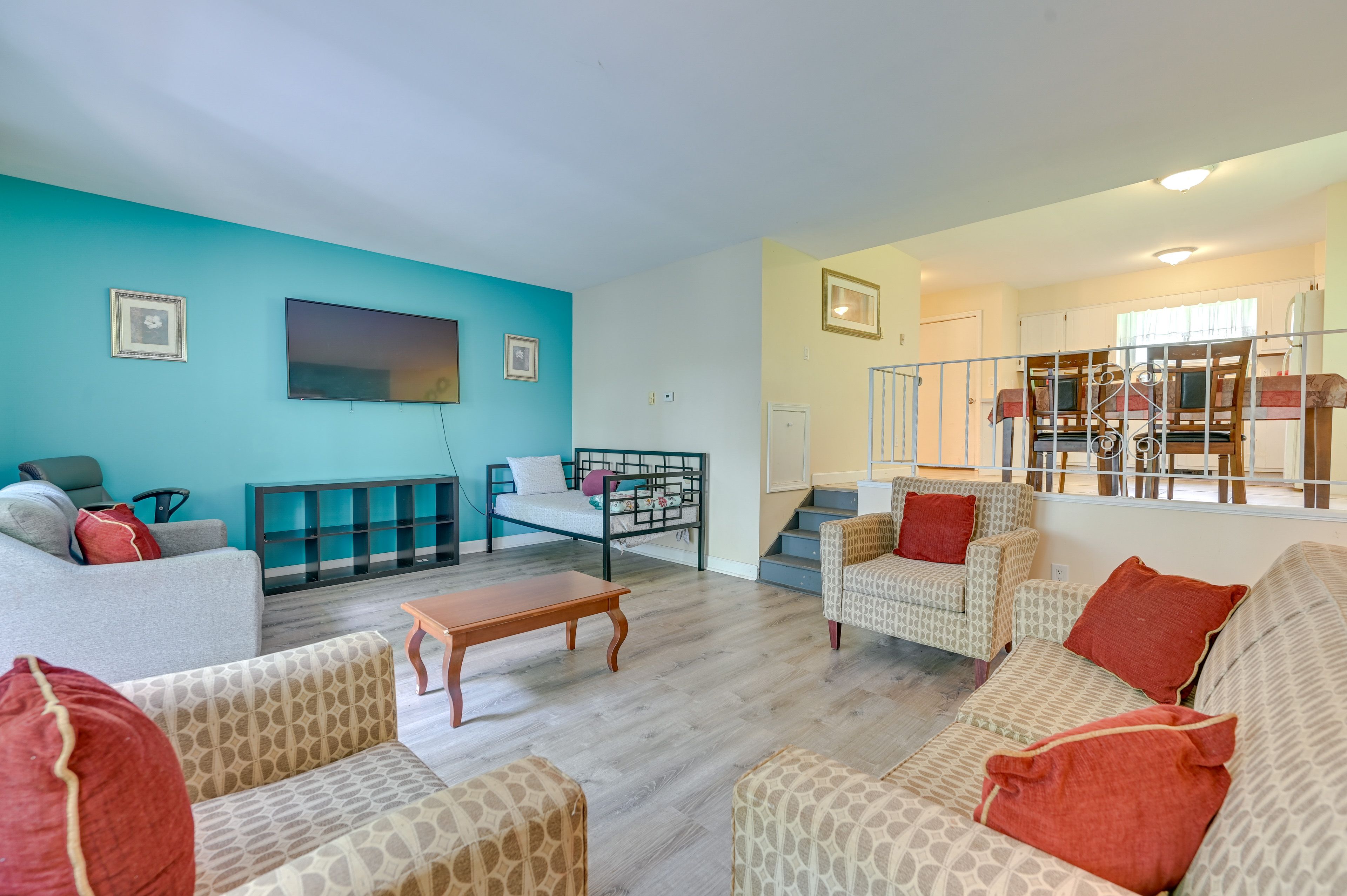 Free WiFi | Window A/C | Electric Heating | Smart TV