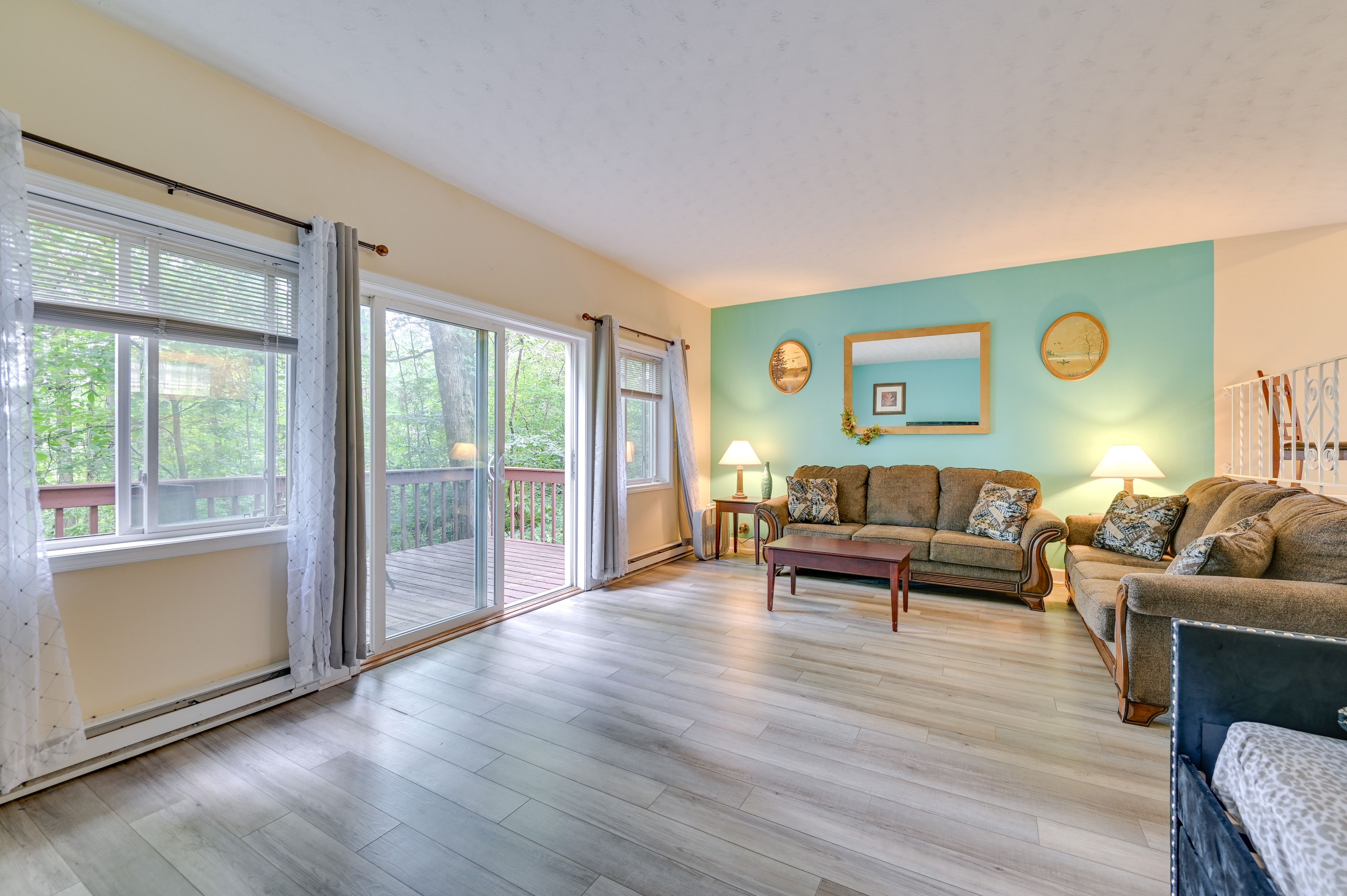 Free WiFi | Window A/C | Electric Heating | Smart TV