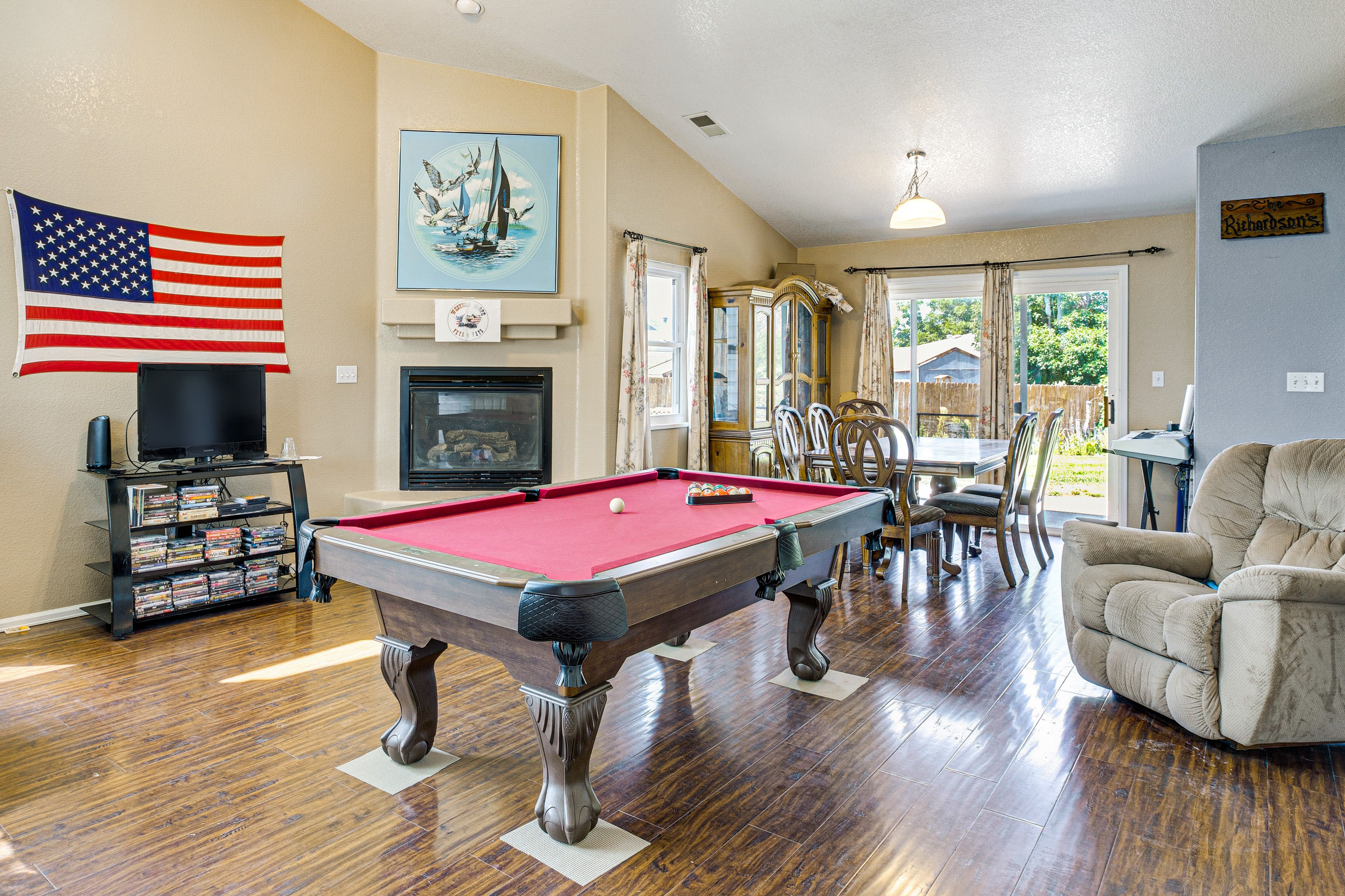 Living Space | 1st Floor | Pool Table | Gas Fireplace | Smart TV