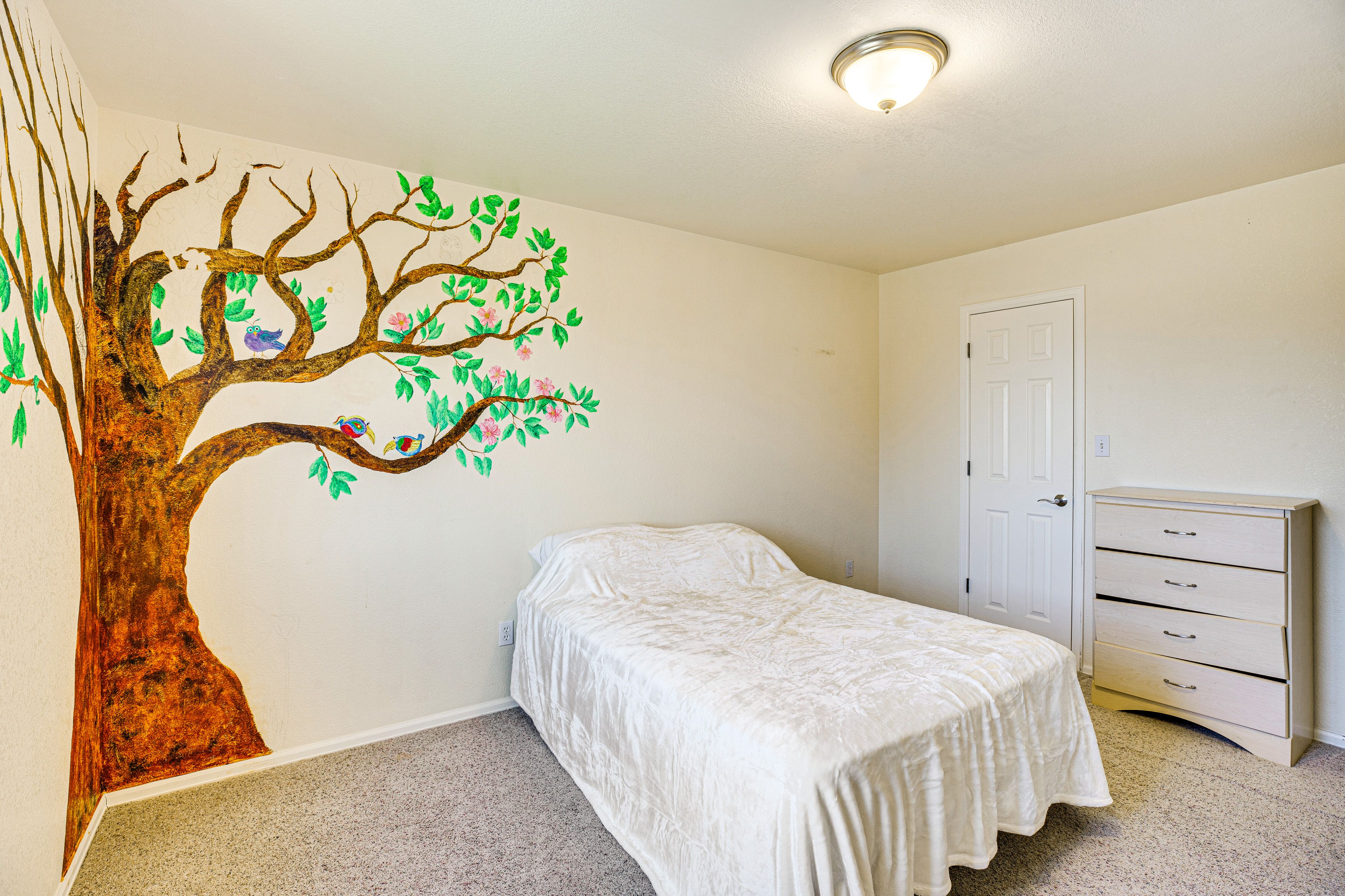 Bedroom 2 | 2nd Floor | Queen Bed