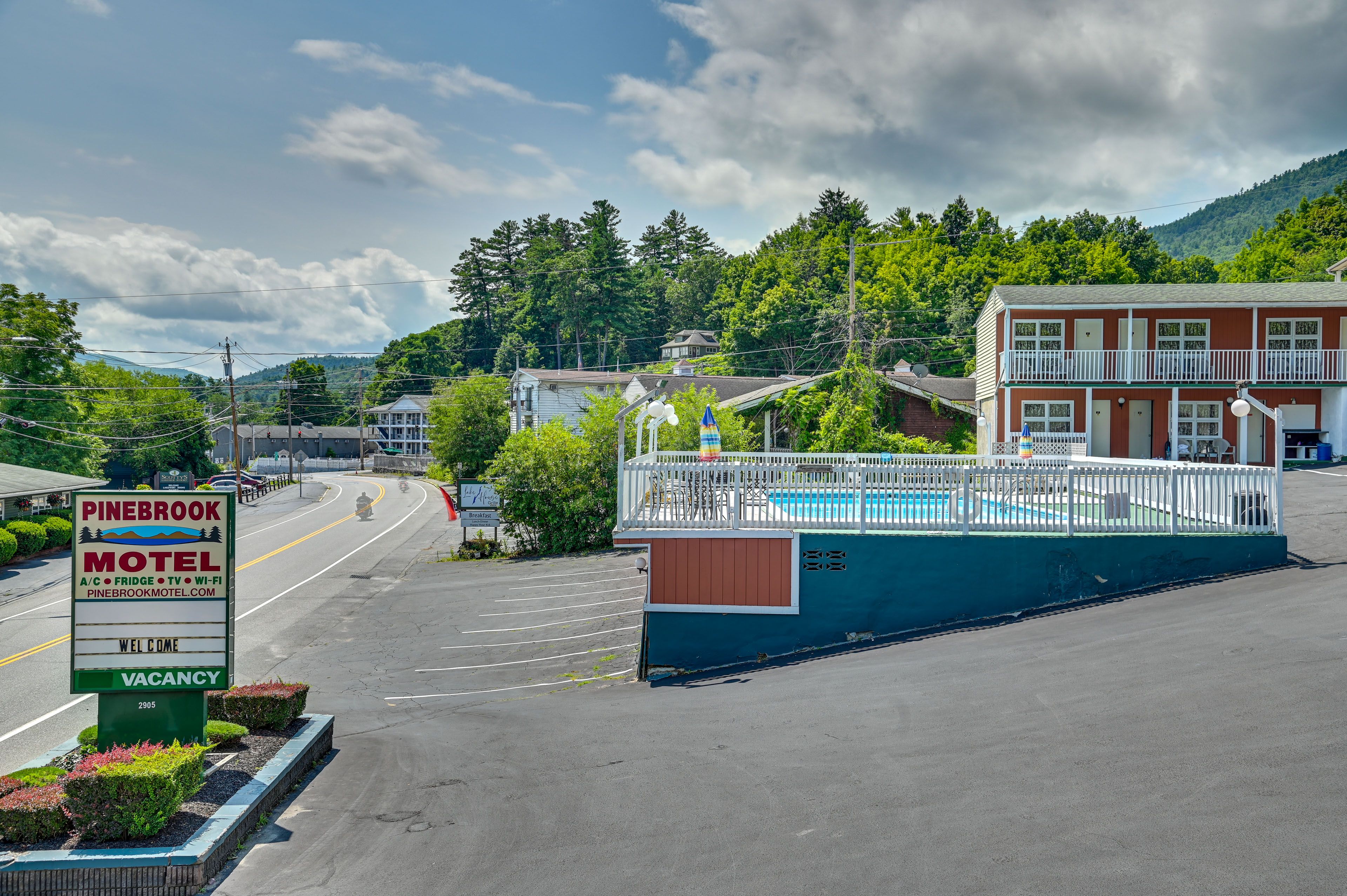 Pinebrook Motel | Community Amenities