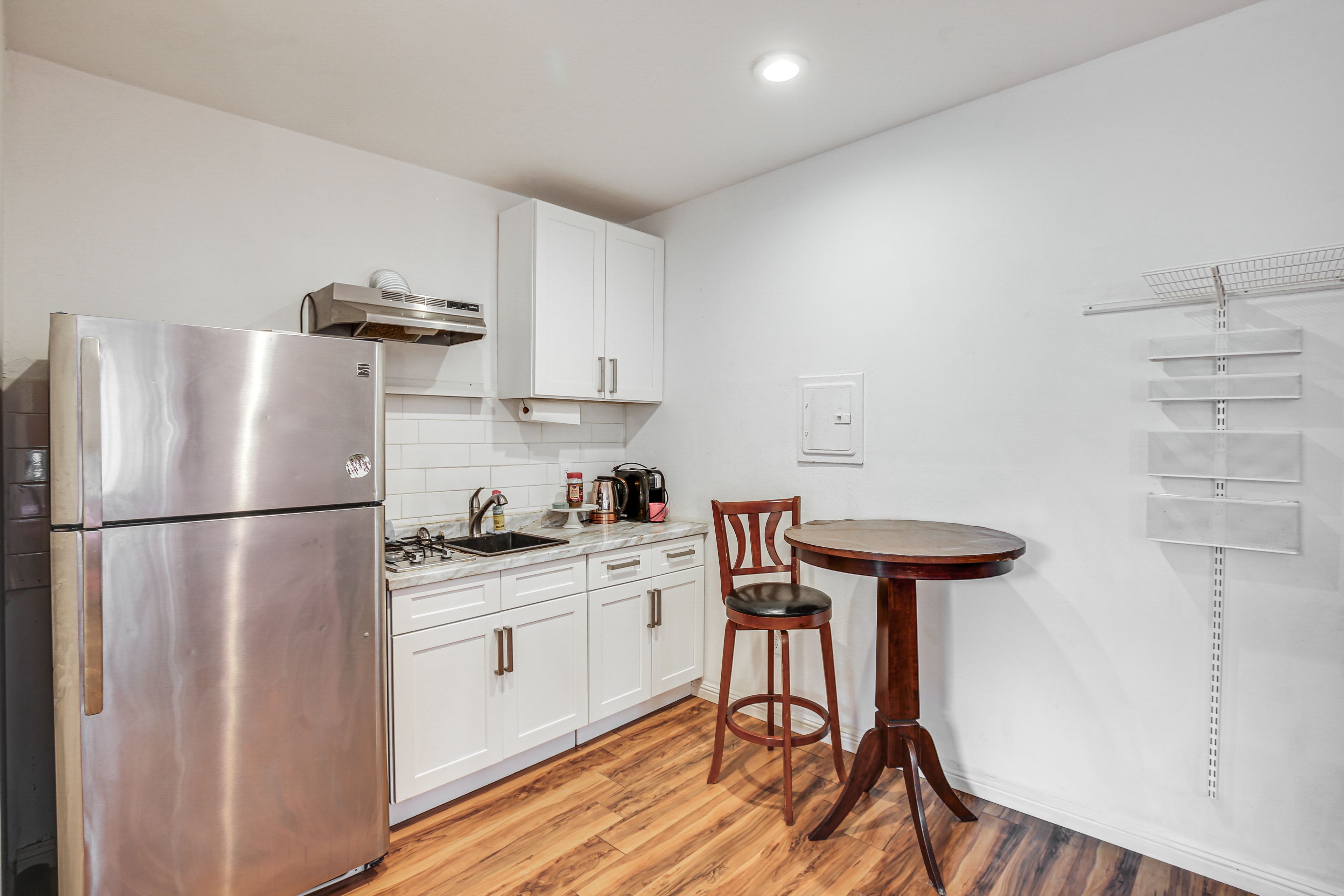 Kitchenette | Free WiFi | Single-Story Unit