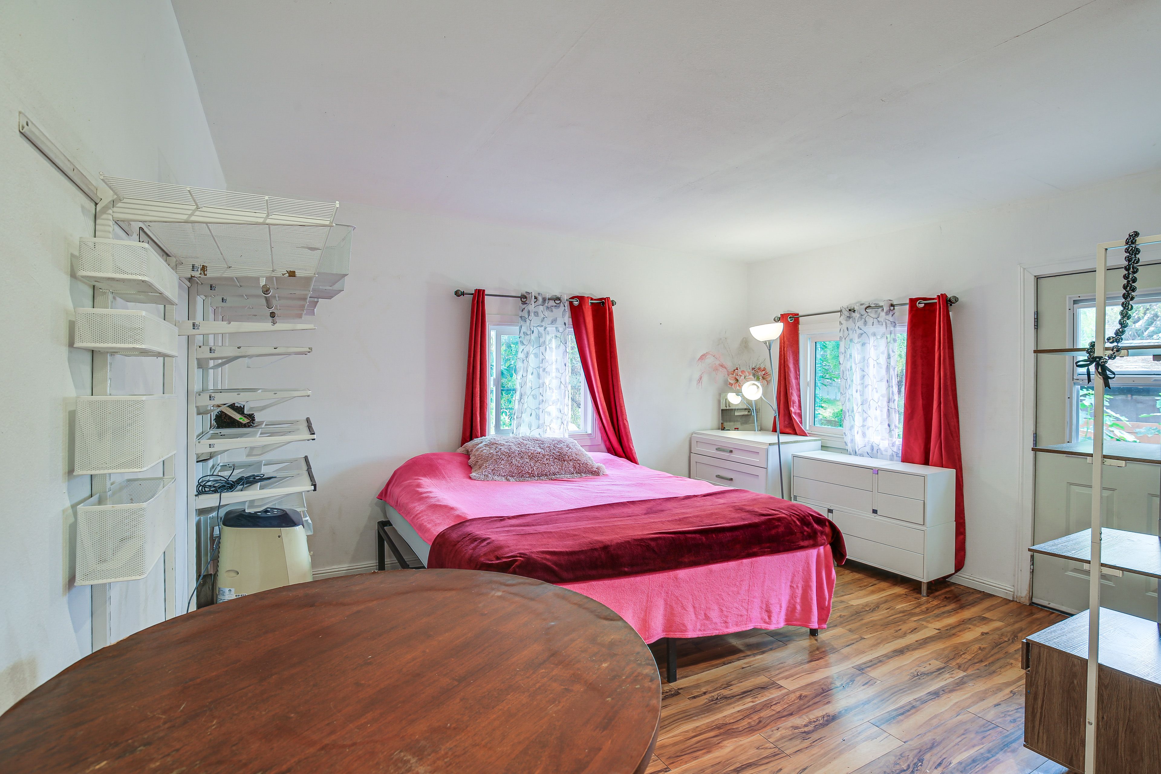 Dining Area | Dishware/Flatware Provided