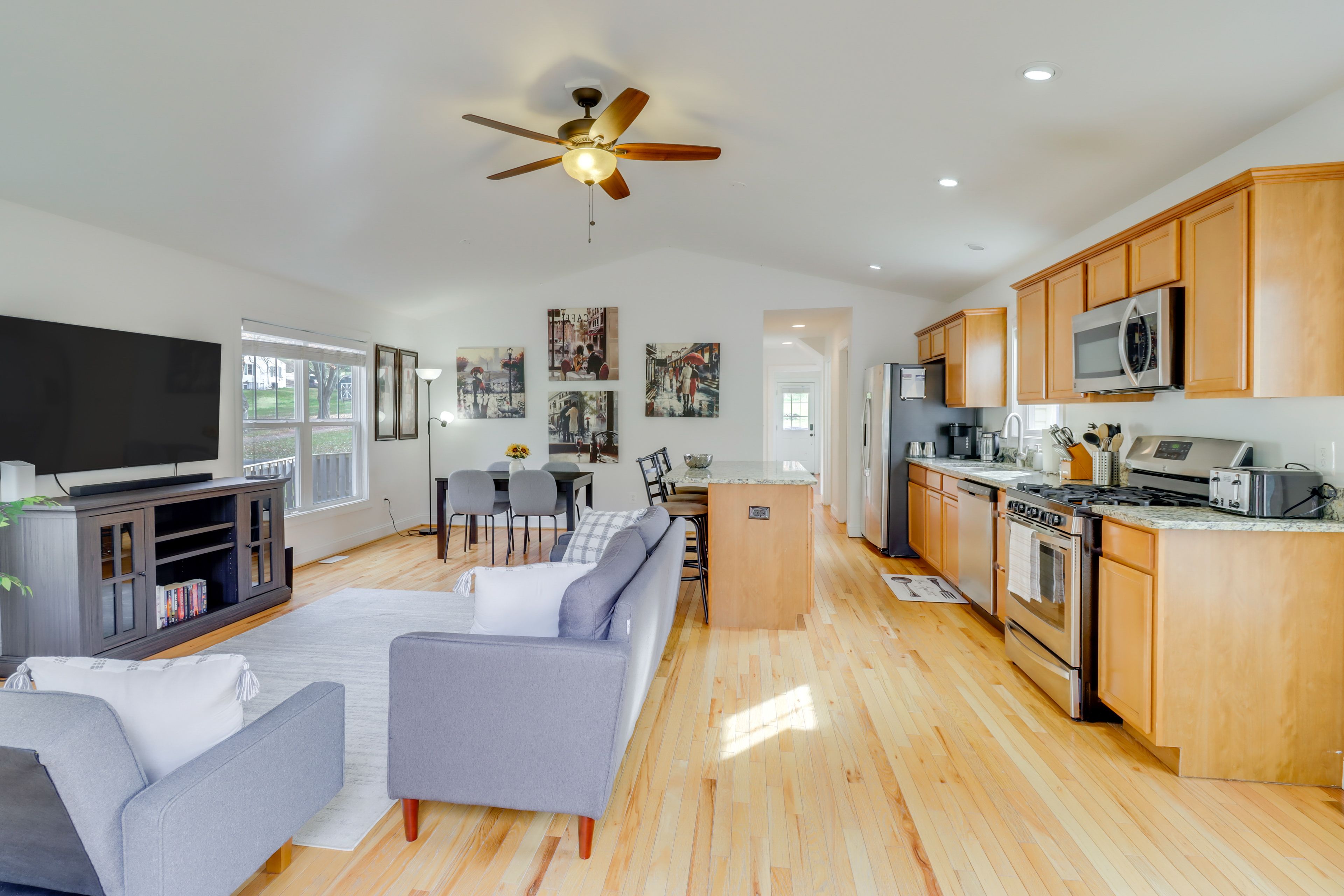 Warrenton Vacation Rental | 4BR | 2.5BA | 1,800 Sq Ft | 4 Steps to Enter