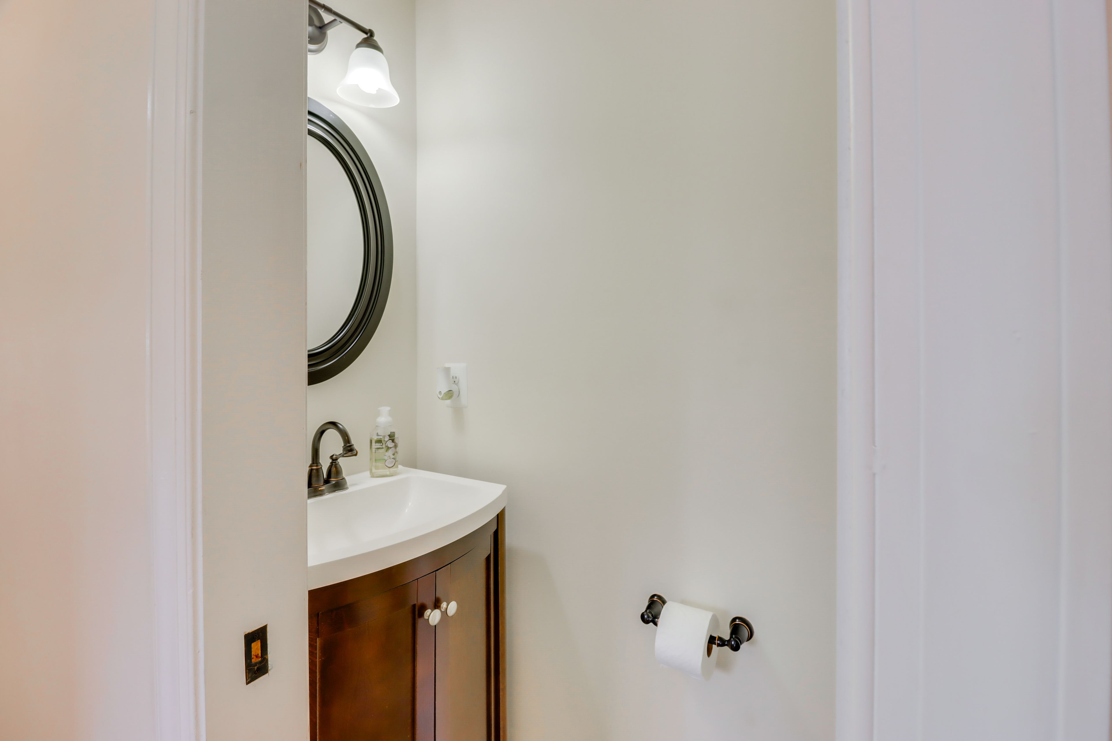 Half Bathroom | 1st Floor | Complimentary Toiletries | Hair Dryer